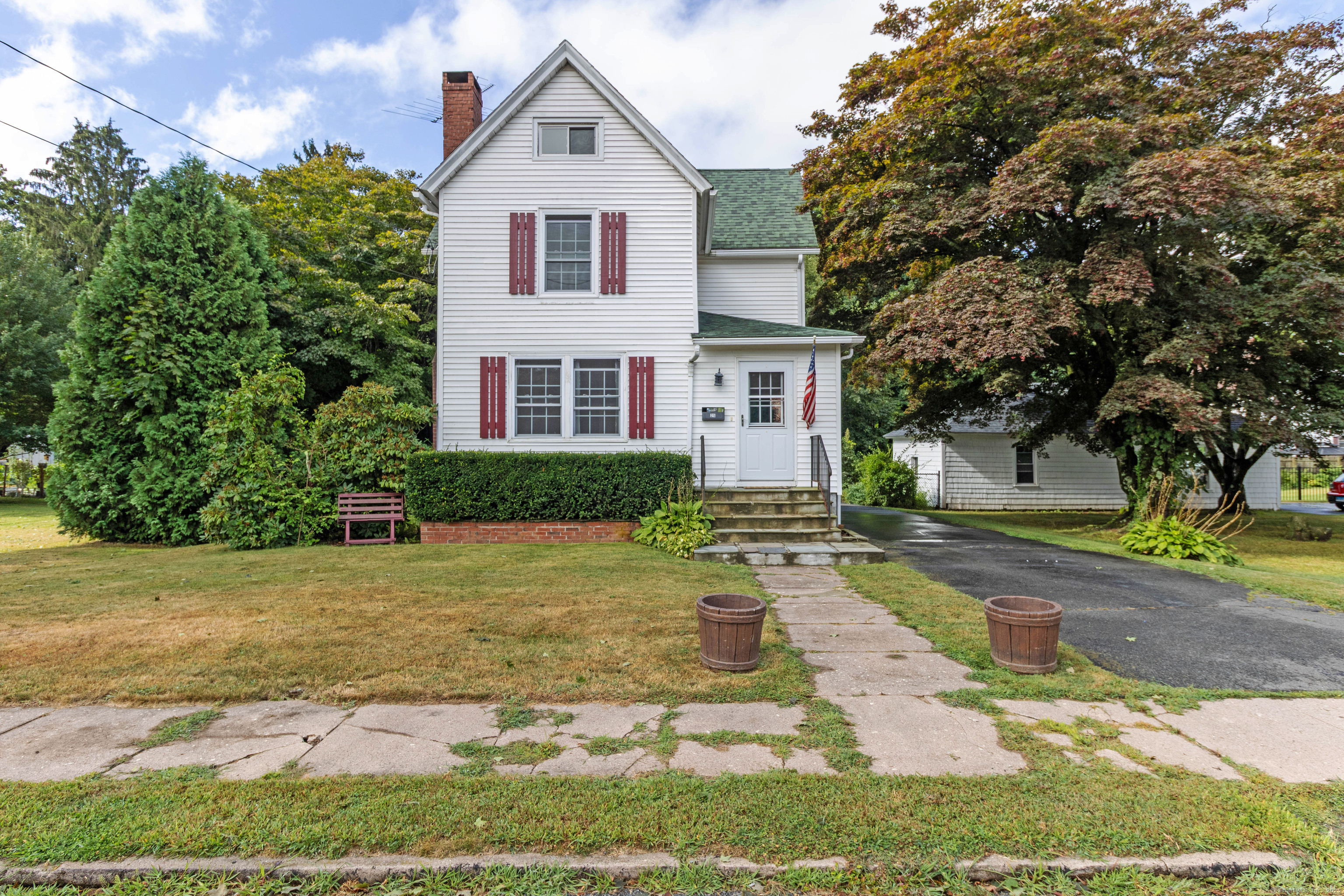 25 Waverly Avenue