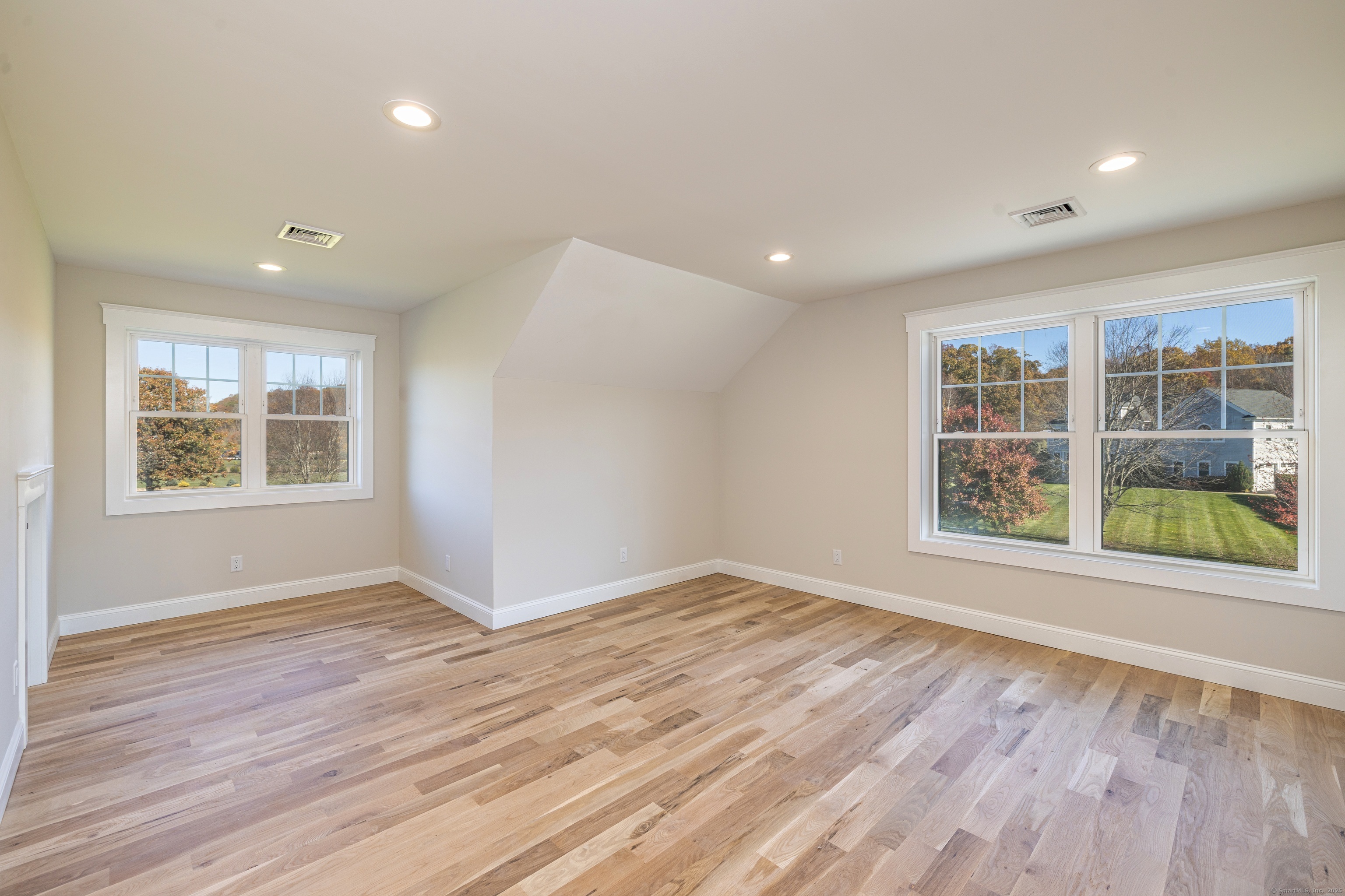 East Lyme, Connecticut 06333, United States, 4 Bedrooms Bedrooms, ,3 BathroomsBathrooms,Residential,Active,239361