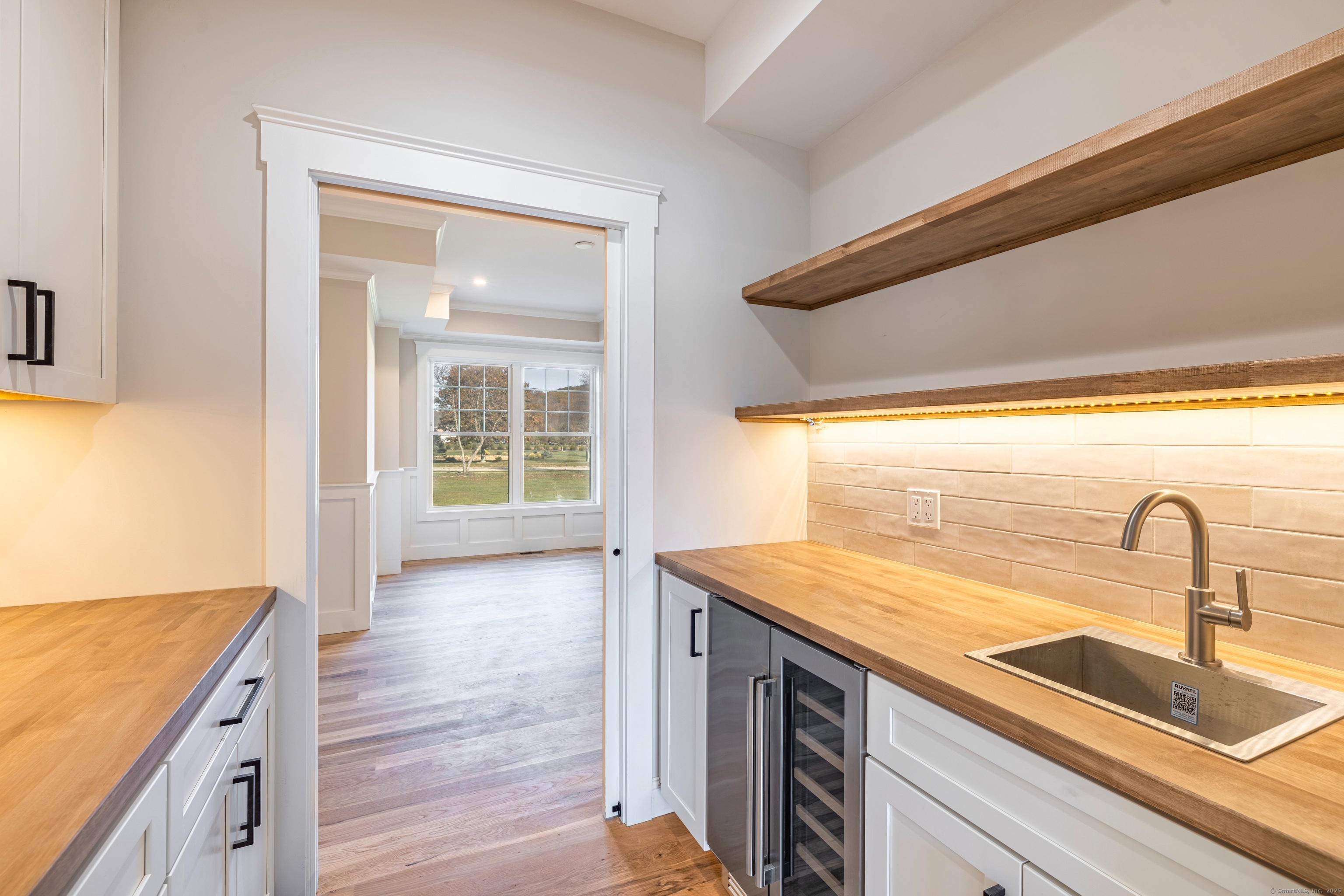 East Lyme, Connecticut 06333, United States, 4 Bedrooms Bedrooms, ,3 BathroomsBathrooms,Residential,Active,239361