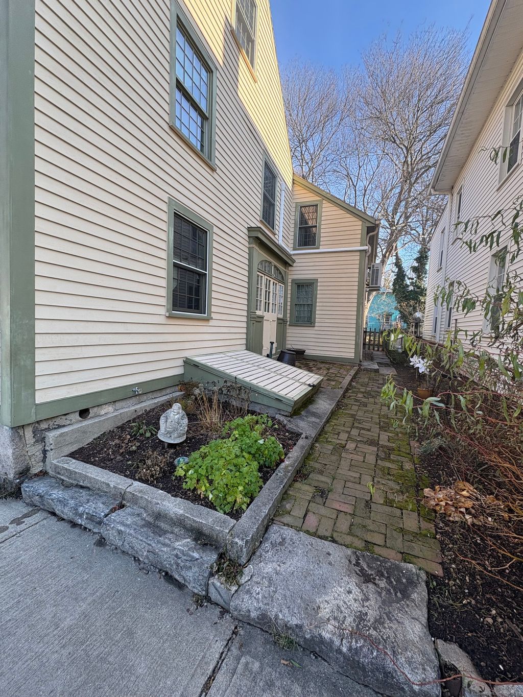 Photo of 7 Coit Street #2, New London, CT 06320 (MLS # 24144195)