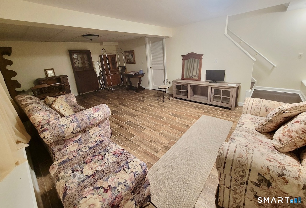 230 East Wakefield Boulevard