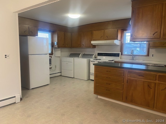 Rental Property at 36 Charles Street 2nd Floor, Stamford, Connecticut - Bedrooms: 2 
Bathrooms: 1 
Rooms: 4  - $2,700 MO.