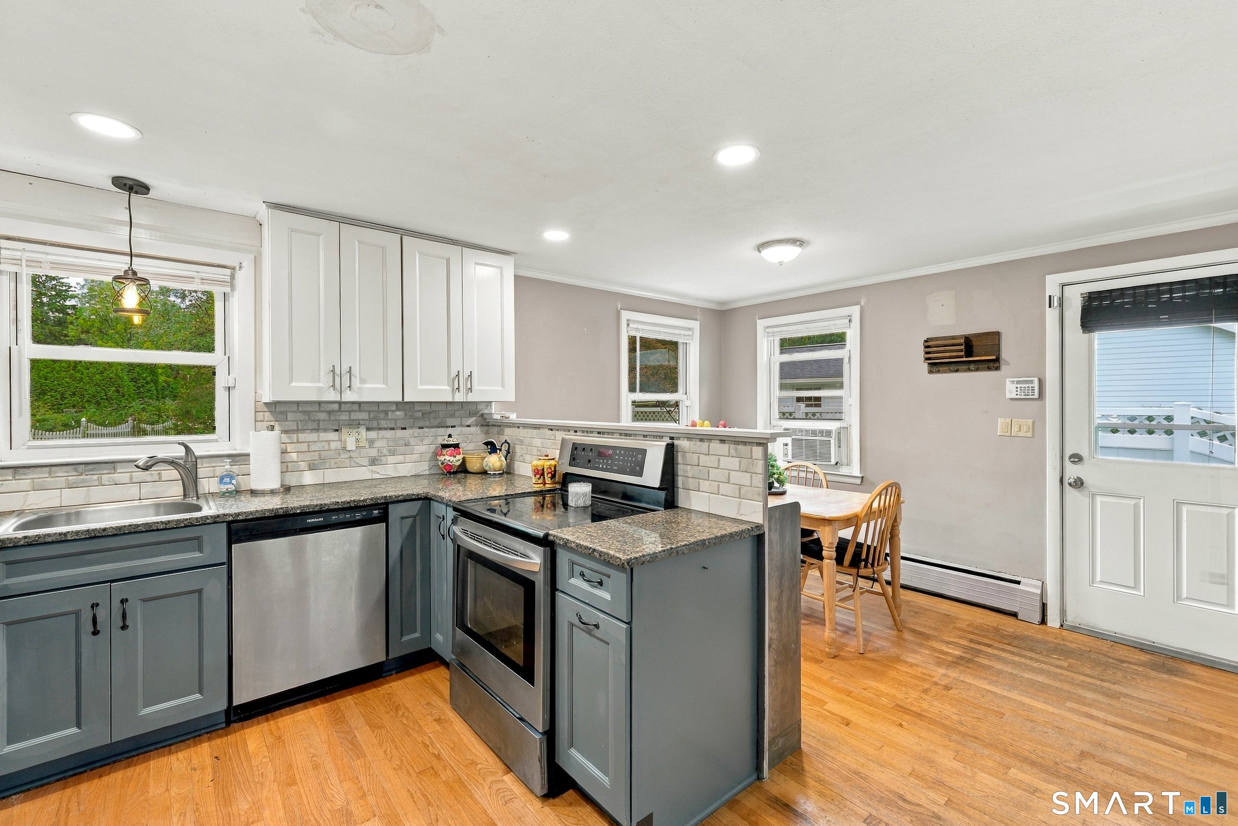 15 Kingsbury Avenue