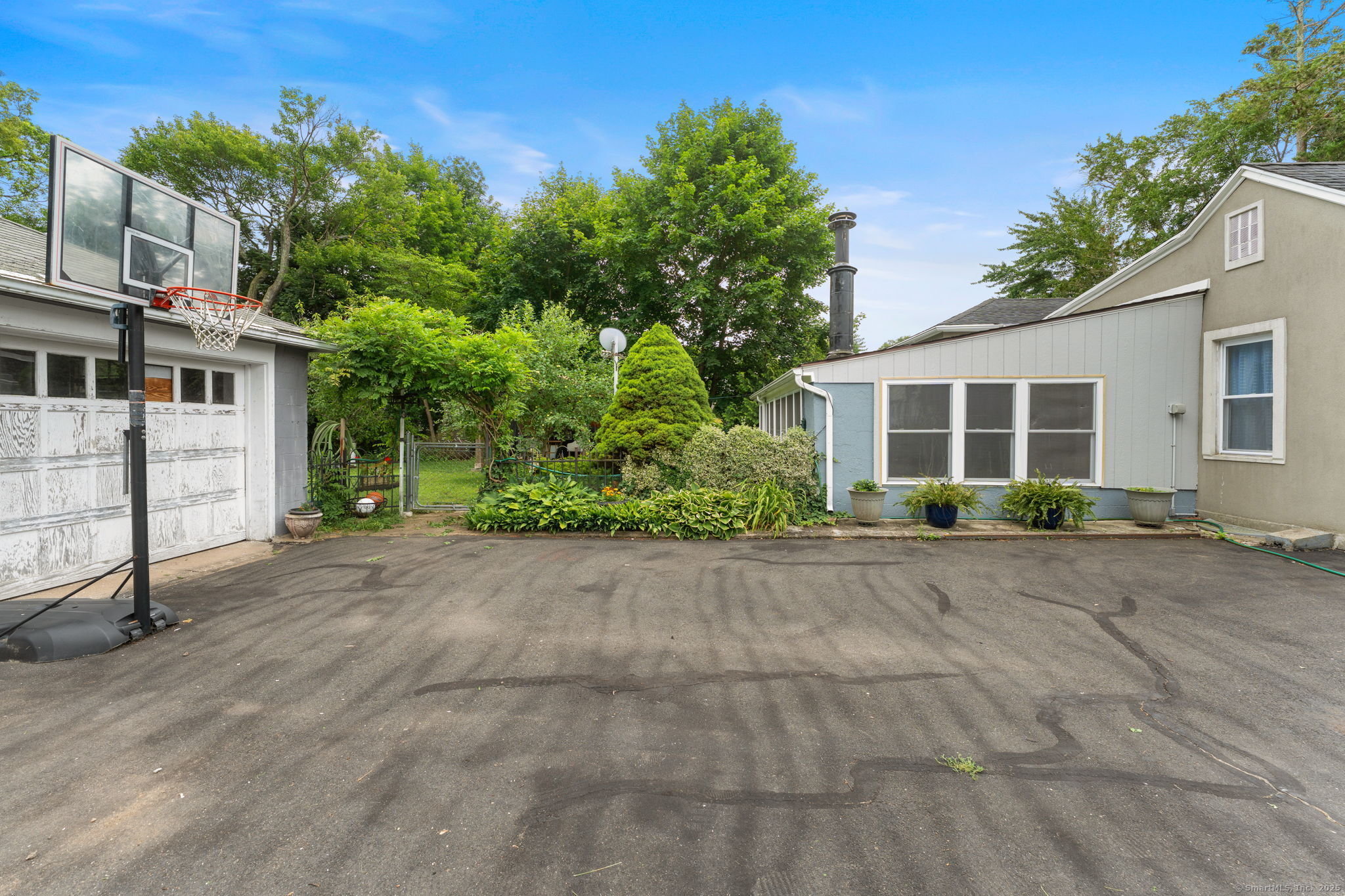 Bristol, Connecticut 06010, United States, 3 Bedrooms Bedrooms, ,2 BathroomsBathrooms,Residential,Active,162597