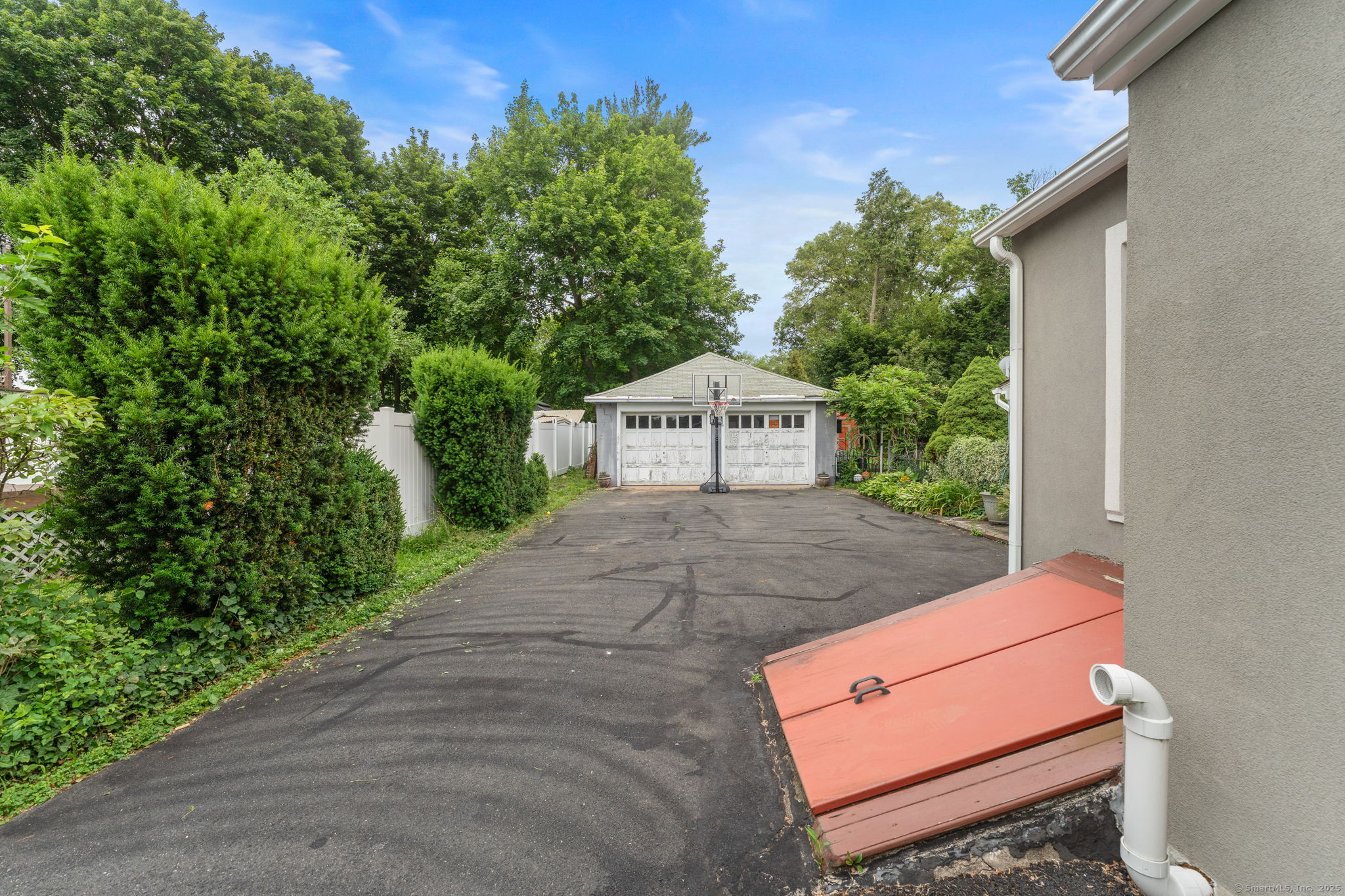 Bristol, Connecticut 06010, United States, 3 Bedrooms Bedrooms, ,2 BathroomsBathrooms,Residential,Active,162597