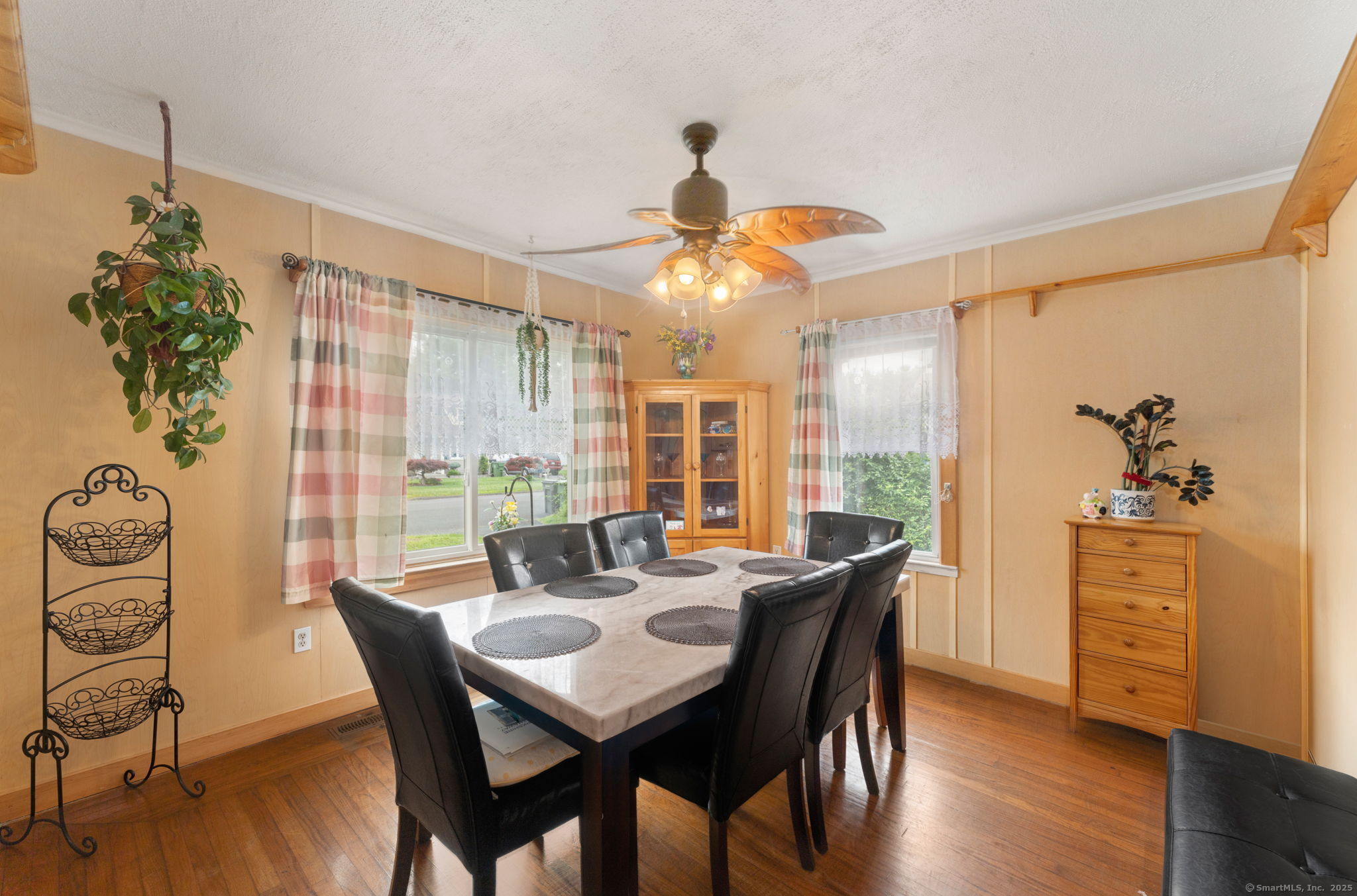 Bristol, Connecticut 06010, United States, 3 Bedrooms Bedrooms, ,2 BathroomsBathrooms,Residential,Active,162597