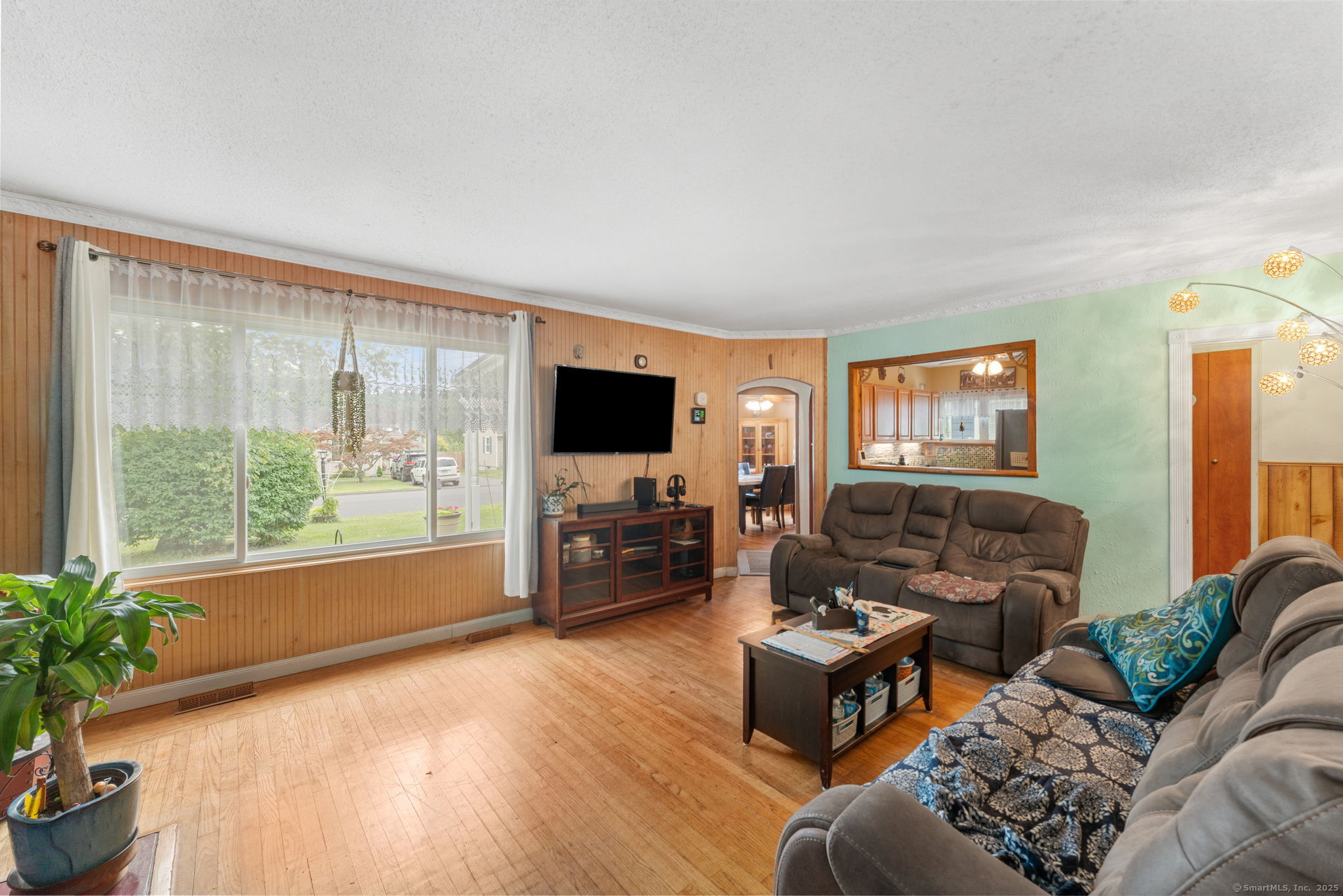 Bristol, Connecticut 06010, United States, 3 Bedrooms Bedrooms, ,2 BathroomsBathrooms,Residential,Active,162597