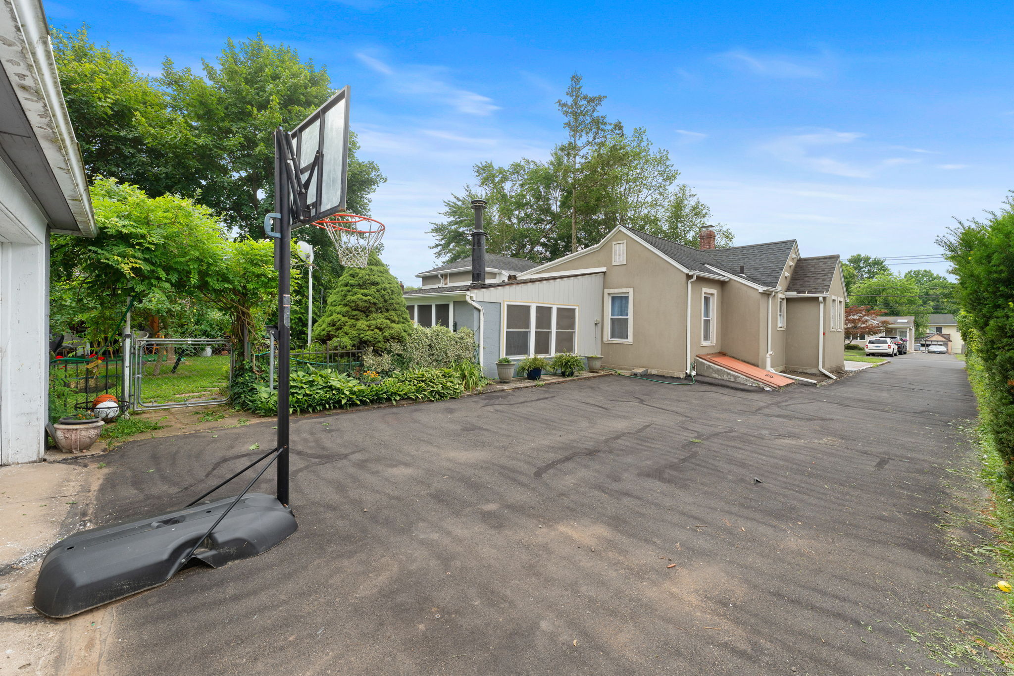 Bristol, Connecticut 06010, United States, 3 Bedrooms Bedrooms, ,2 BathroomsBathrooms,Residential,Active,162597