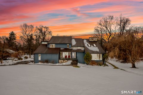 Photo of 10 Canterbury Way, North Haven, CT 06473 (MLS # 24155491)