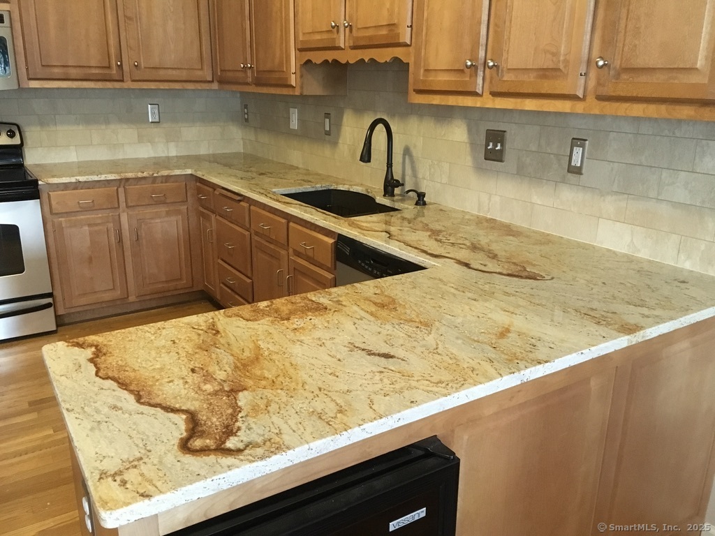 370 Emmett Street #APT 8-8, Bristol, Connecticut image 15