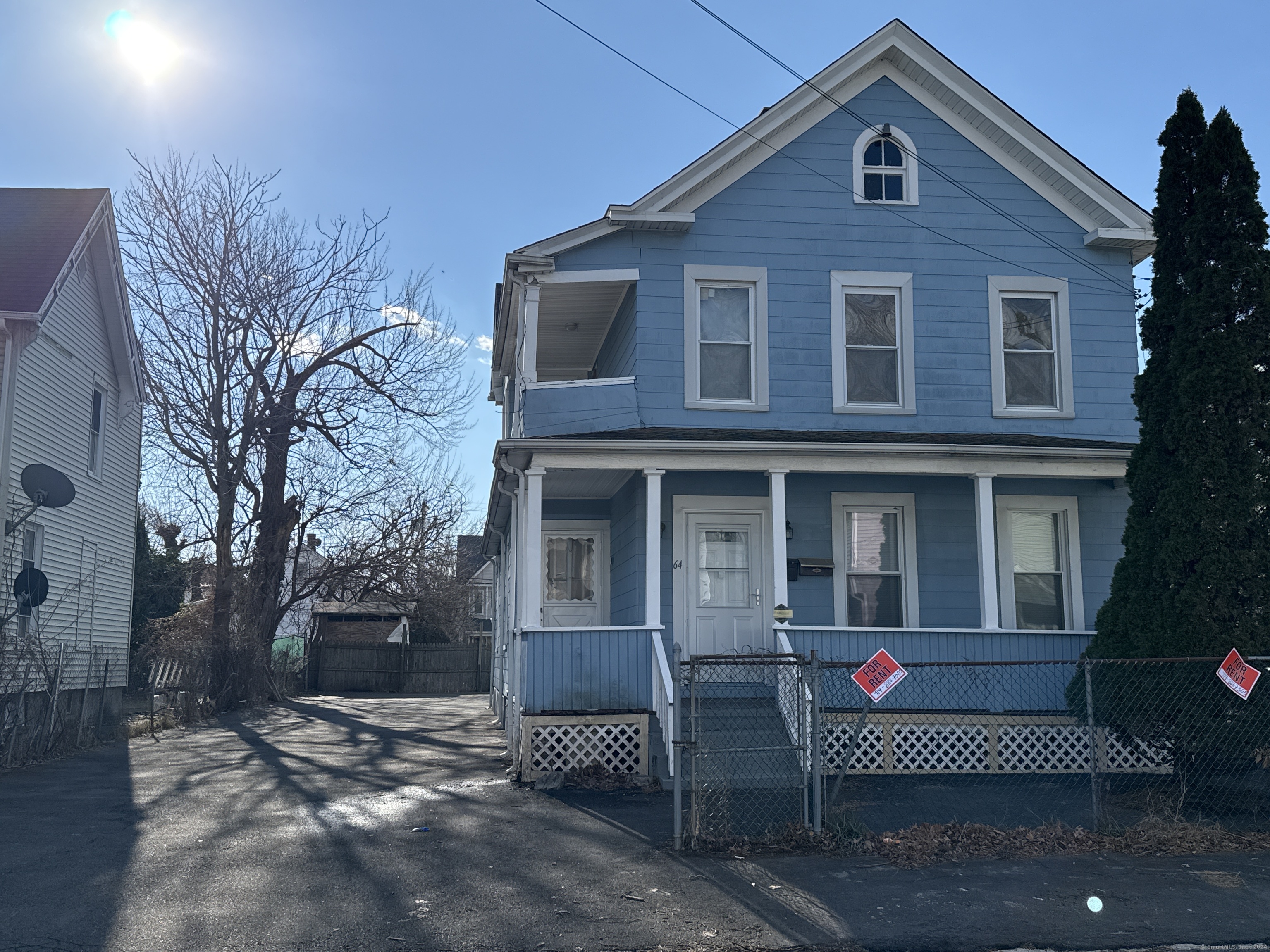 64 Adams Street, Bridgeport, Connecticut - 3 Bedrooms  
1 Bathrooms  
5 Rooms - 