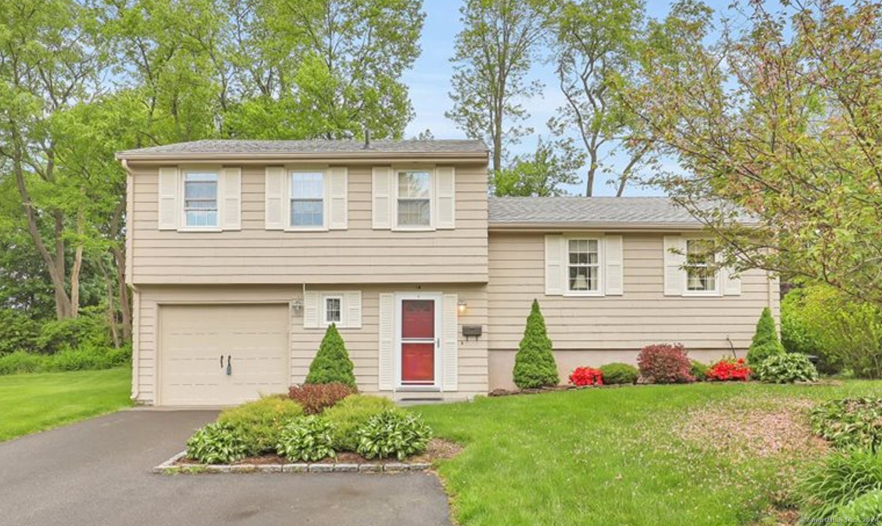 Property for Sale at 14 Blue Grass Drive, Middletown, Connecticut - Bedrooms: 3 
Bathrooms: 2 
Rooms: 7  - $369,900