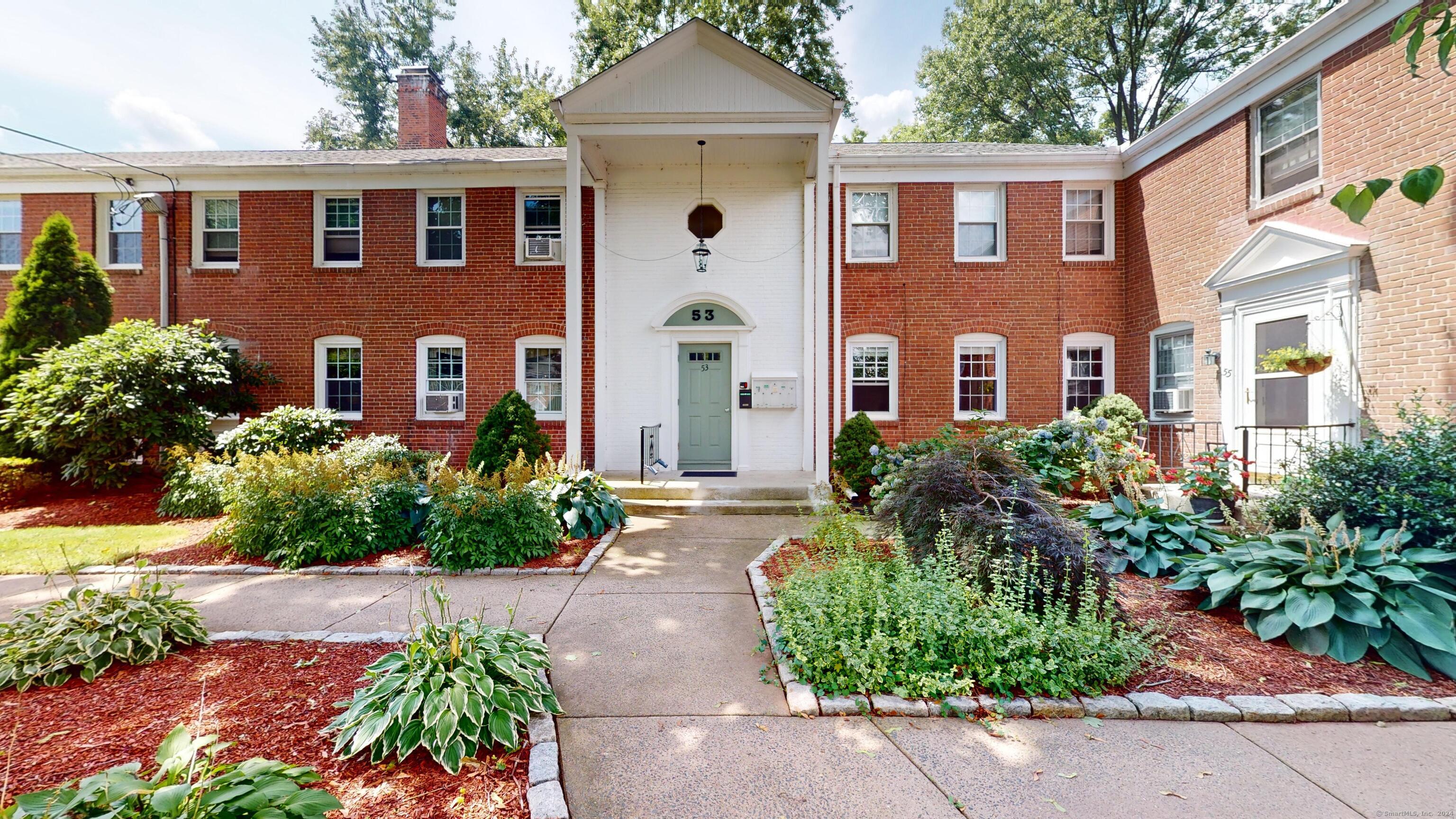 Rental Property at 53 Robin Road Apt B2, West Hartford, Connecticut - Bedrooms: 2 
Bathrooms: 1 
Rooms: 4  - $1,850 MO.