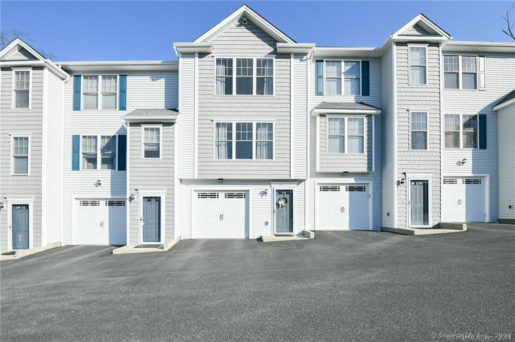 View Waterbury, CT 06708 townhome