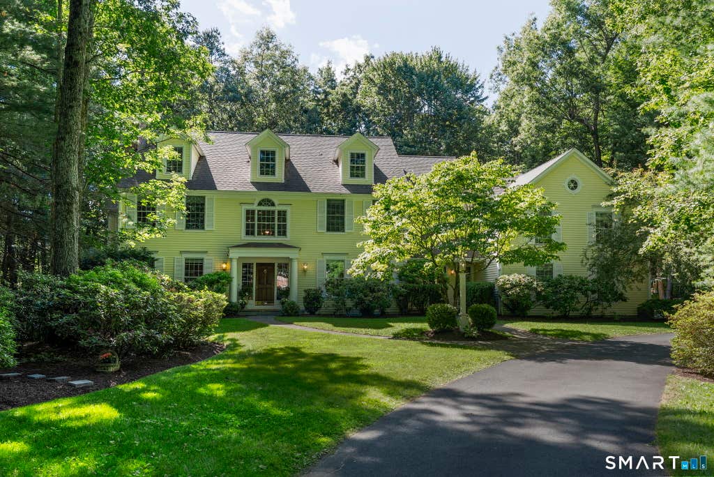 Photo of 10 Langley Park, Farmington, CT 06032 (MLS # 24181246)