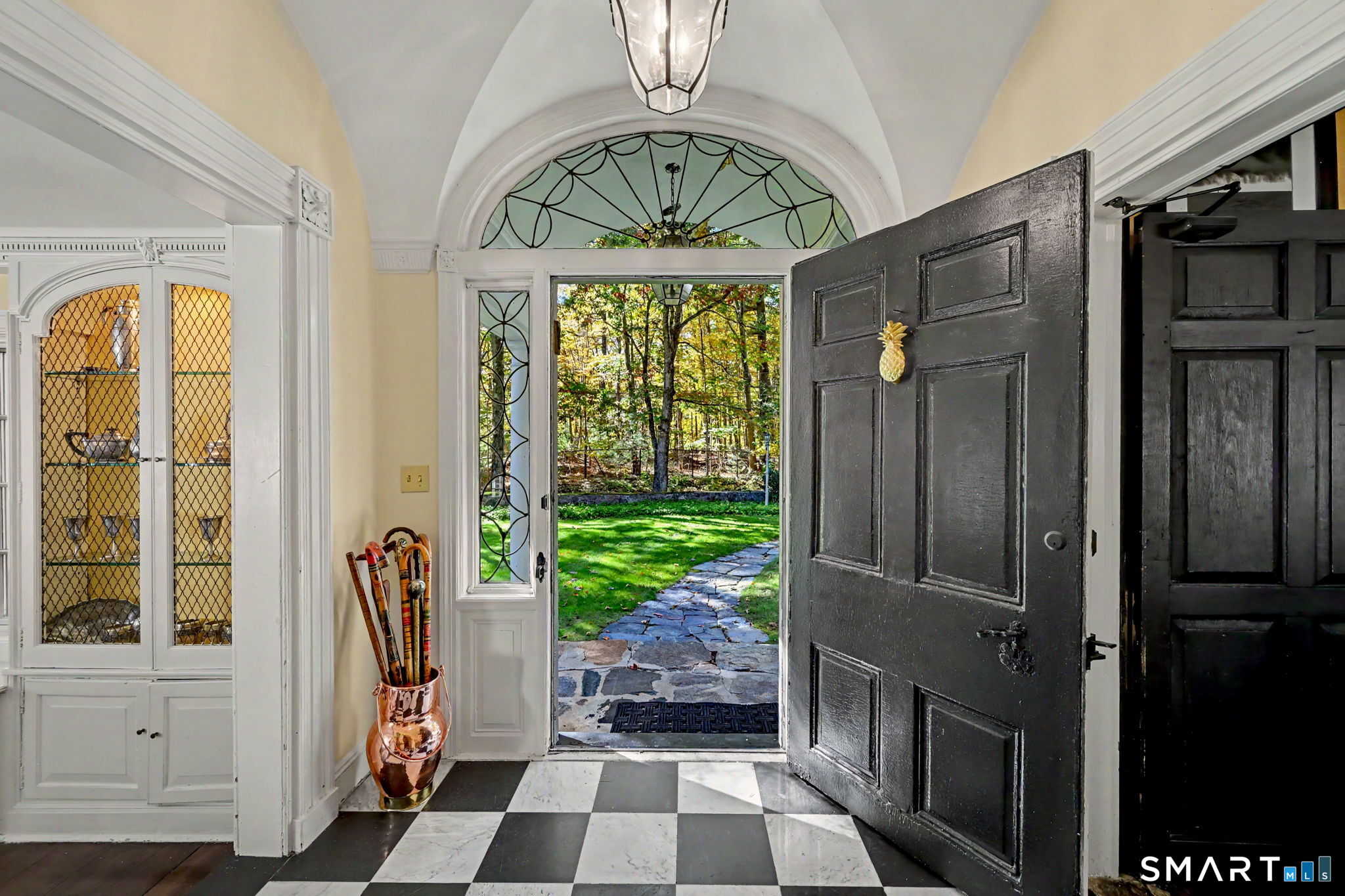13 Lakeside Drive