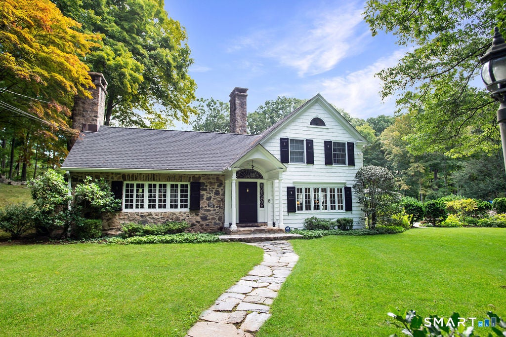 13 Lakeside Drive