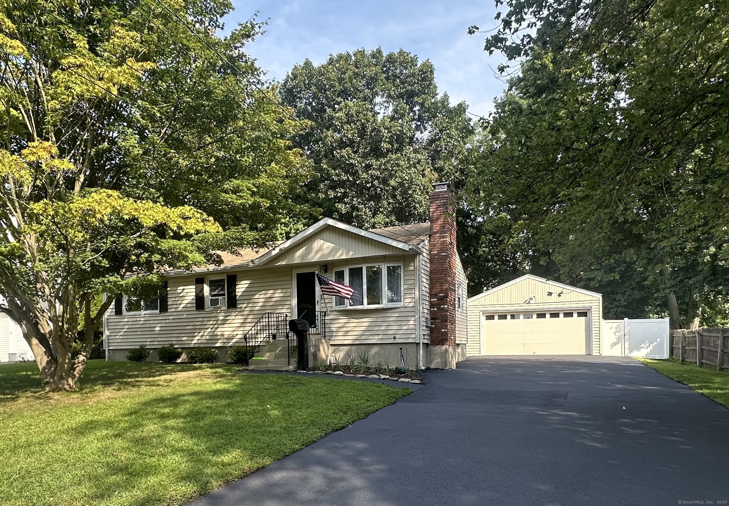 130 Partridge Lane, Fairfield, Connecticut - 3 Bedrooms  
1 Bathrooms  
5 Rooms - 