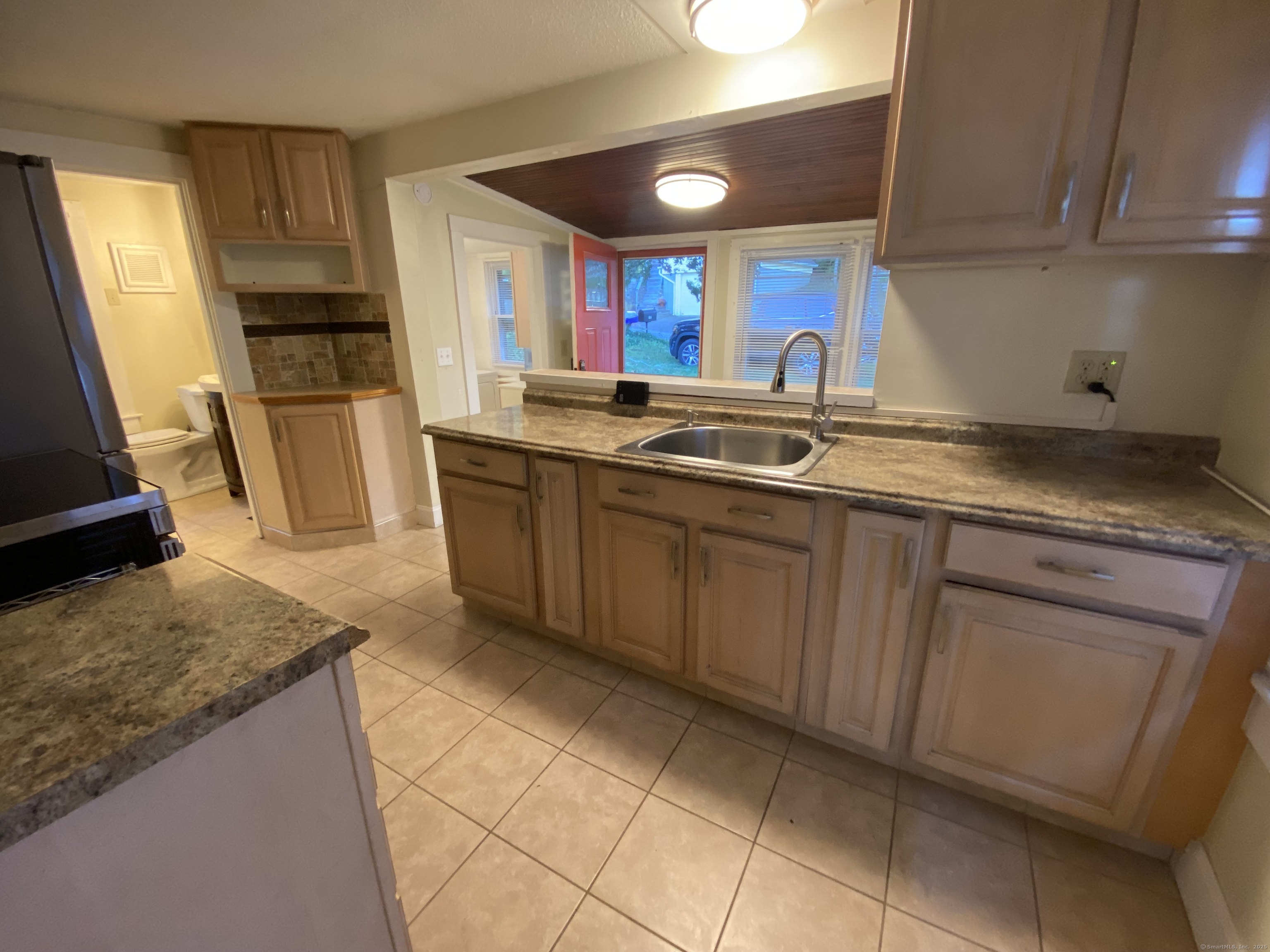 Portland, Connecticut 06480, United States, 2 Bedrooms Bedrooms, ,1 BathroomBathrooms,Residential,Active,227749