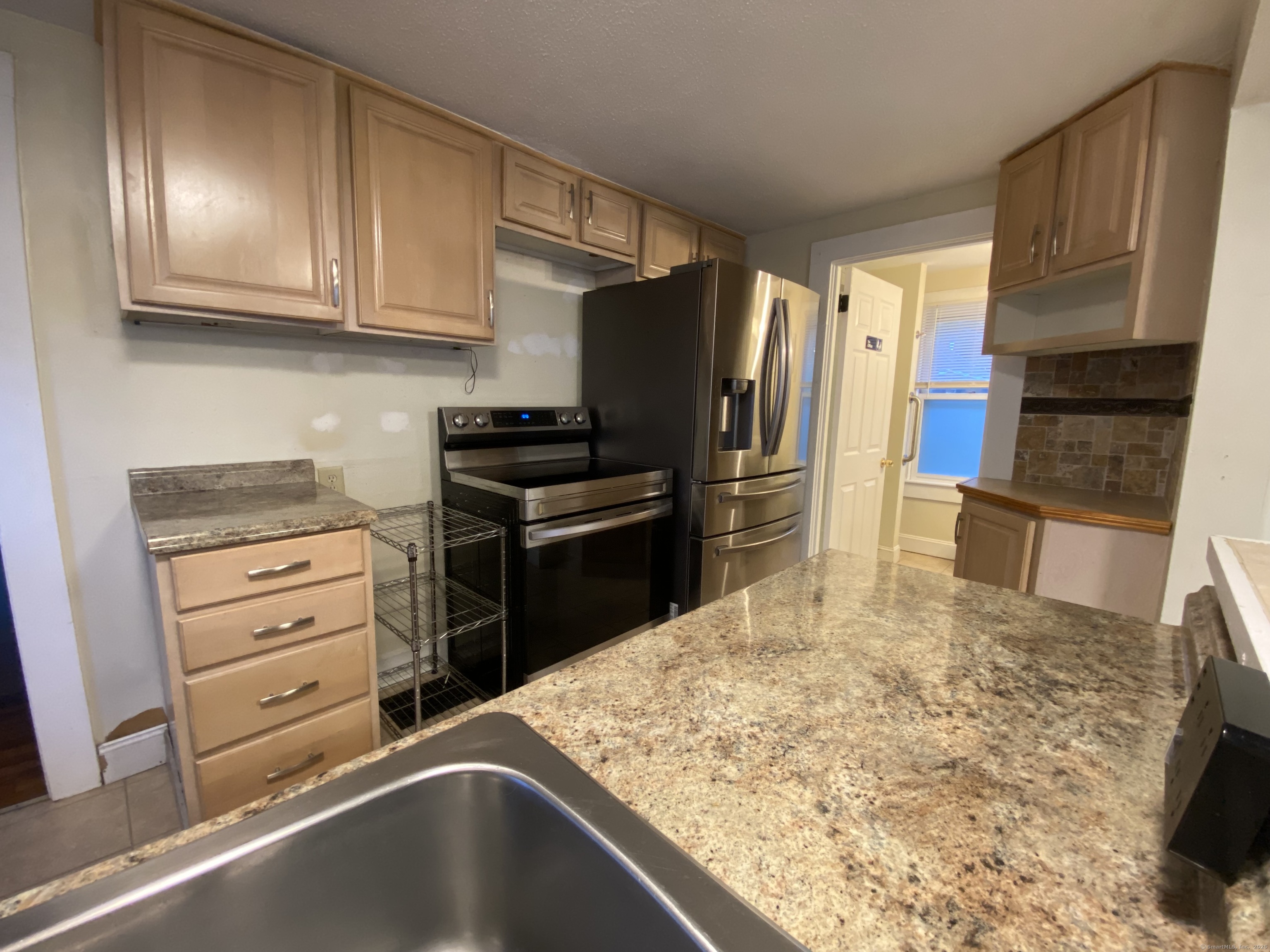 Portland, Connecticut 06480, United States, 2 Bedrooms Bedrooms, ,1 BathroomBathrooms,Residential,Active,227749