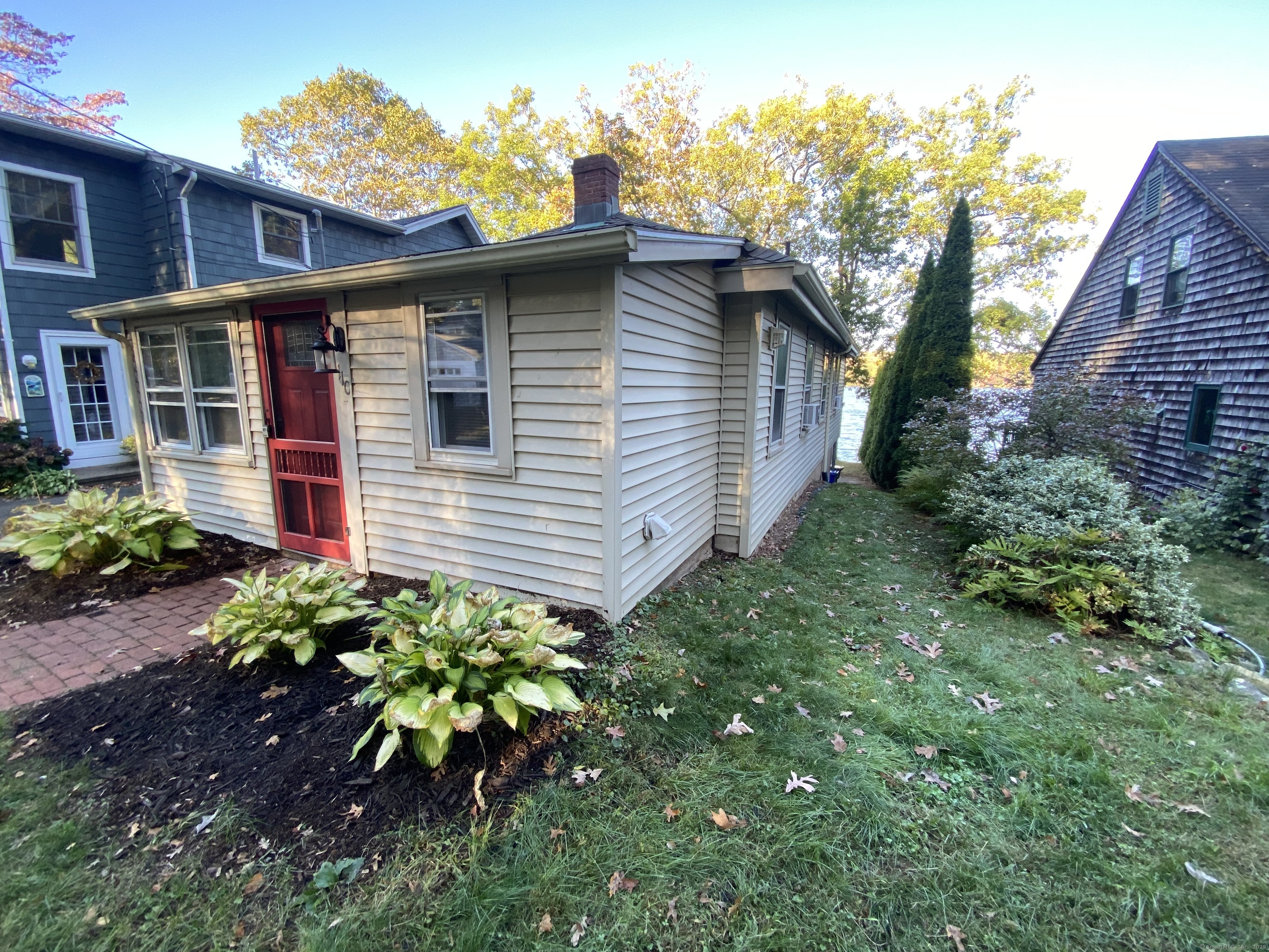 Portland, Connecticut 06480, United States, 2 Bedrooms Bedrooms, ,1 BathroomBathrooms,Residential,Active,227749