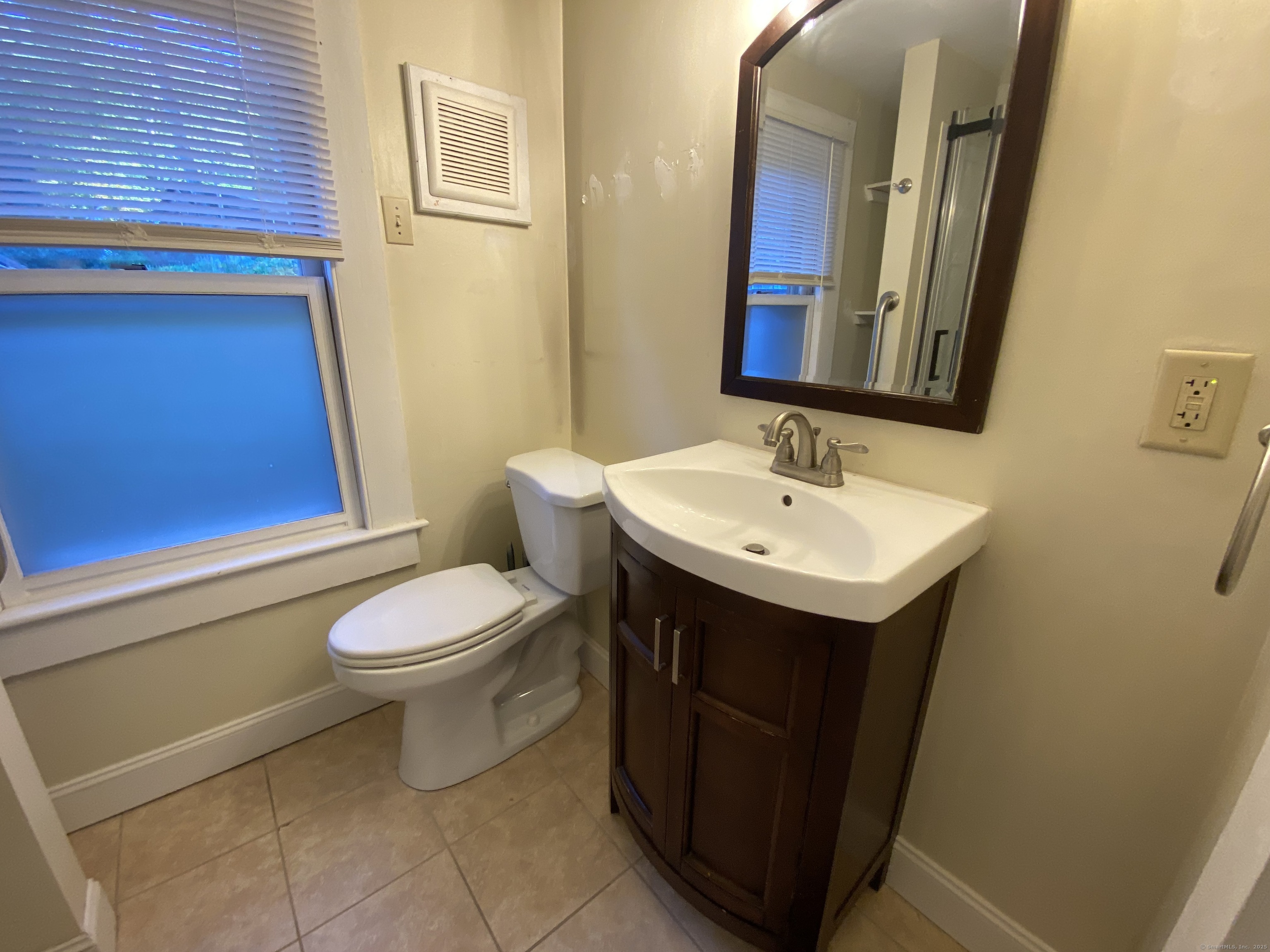 Portland, Connecticut 06480, United States, 2 Bedrooms Bedrooms, ,1 BathroomBathrooms,Residential,Active,227749