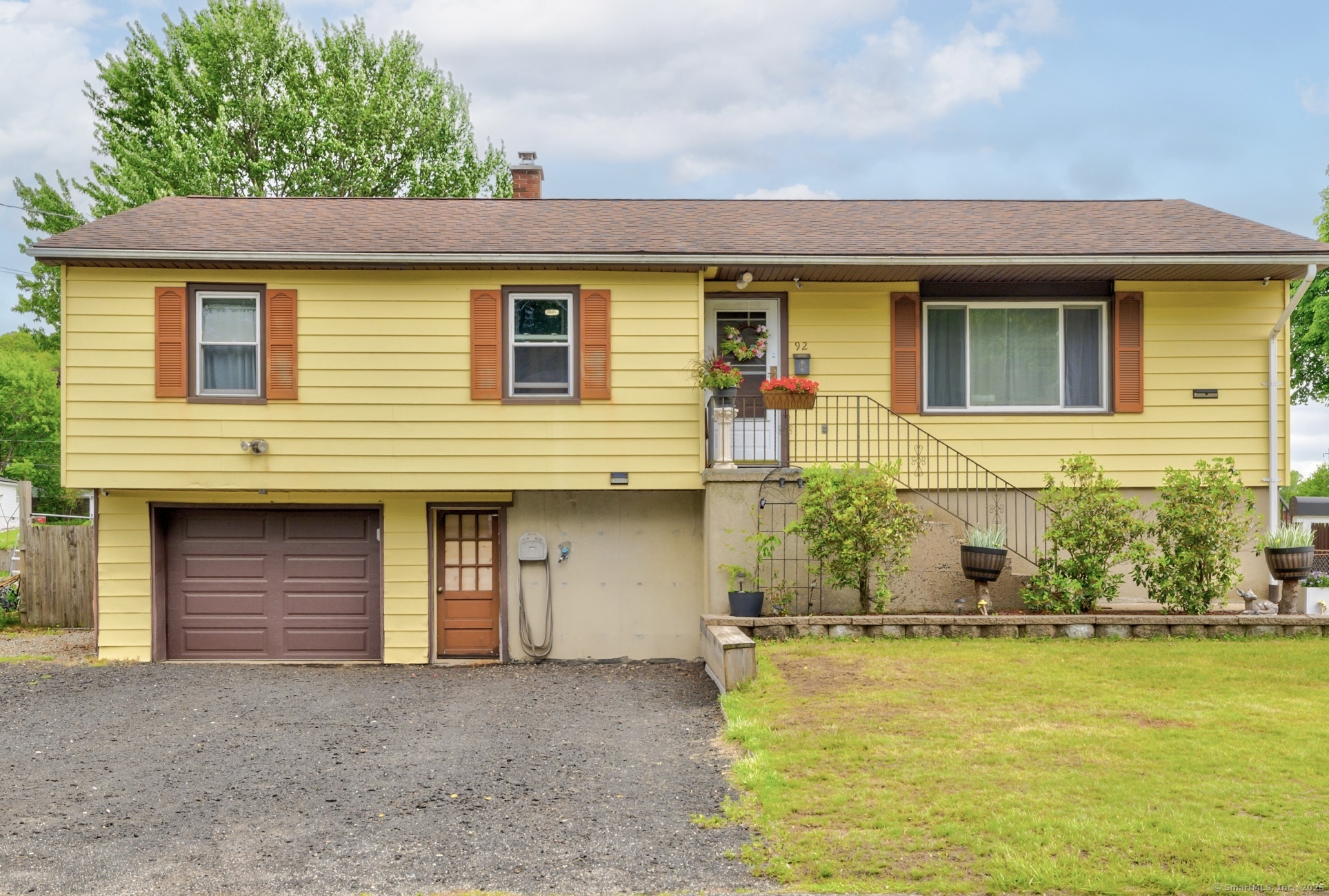 Property for Sale at Holiday Hill, Waterbury, Connecticut - Bedrooms: 3 
Bathrooms: 2 
Rooms: 5  - $320,000