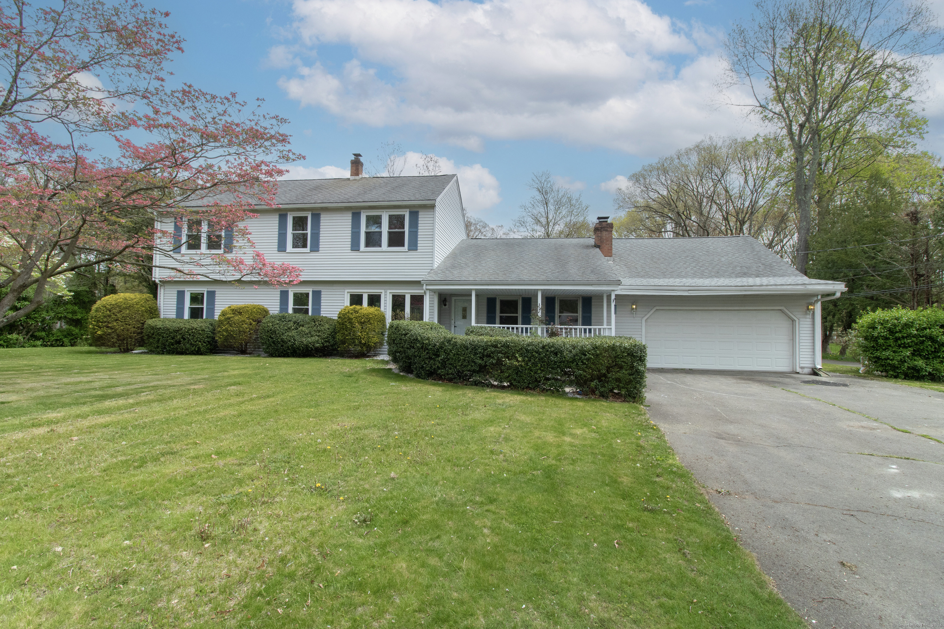 Property for Sale at 256 Bassett Road, North Haven, Connecticut - Bedrooms: 6 
Bathrooms: 3 
Rooms: 11  - $499,999