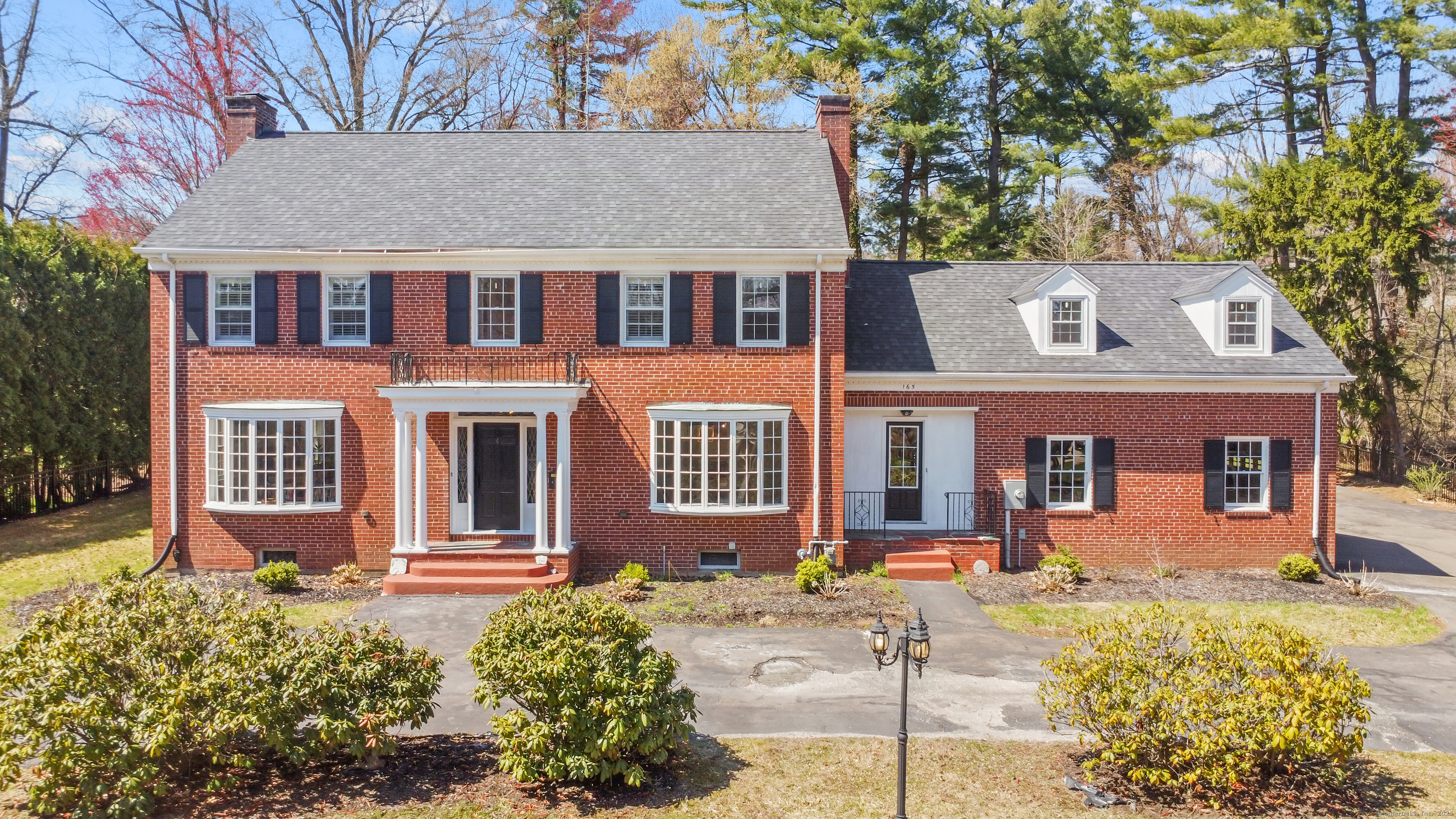 Property for Sale at Scarborough Street, Hartford, Connecticut - Bedrooms: 6 
Bathrooms: 4 
Rooms: 10  - $798,500