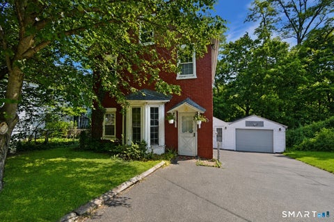 Homes For Sale - 286 Bloomfield Avenue<br/> West Hartford, CT 06117