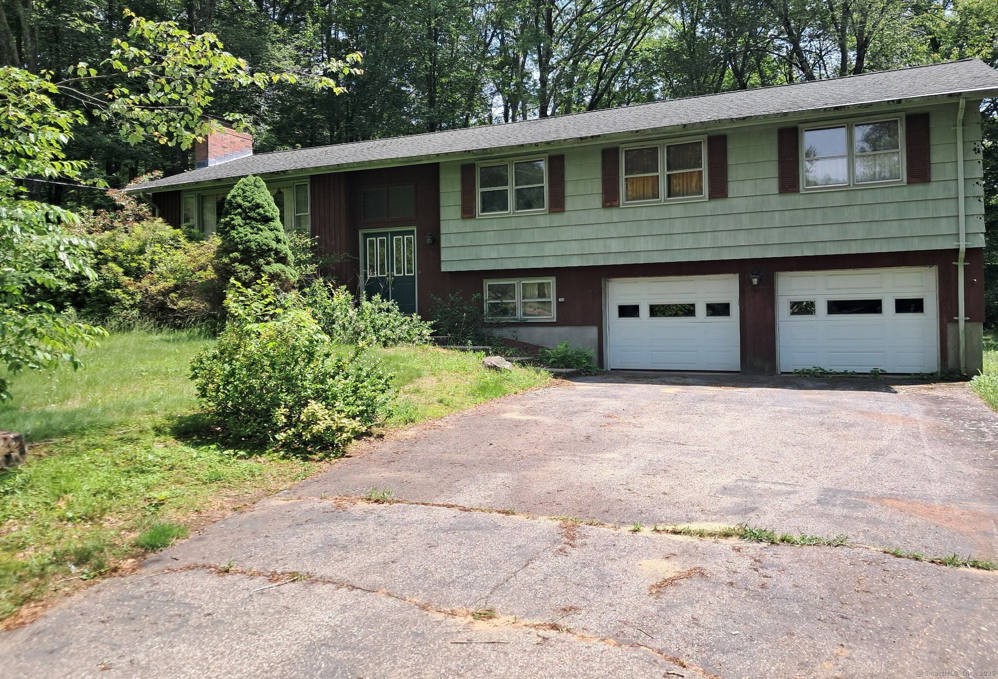 Property for Sale at Blue Ridge Drive, Manchester, Connecticut - Bedrooms: 4 
Bathrooms: 2 
Rooms: 8  - $409,000