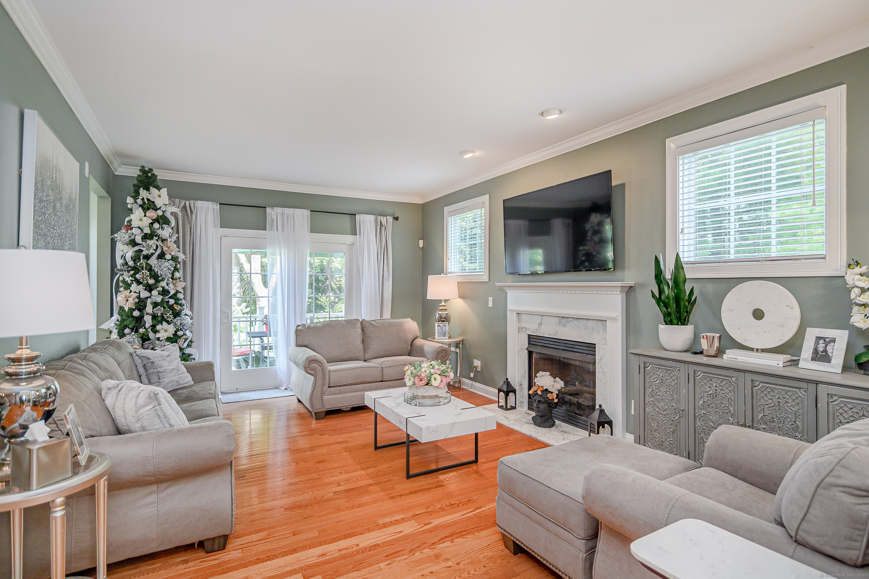 73 Lawrence Avenue 73