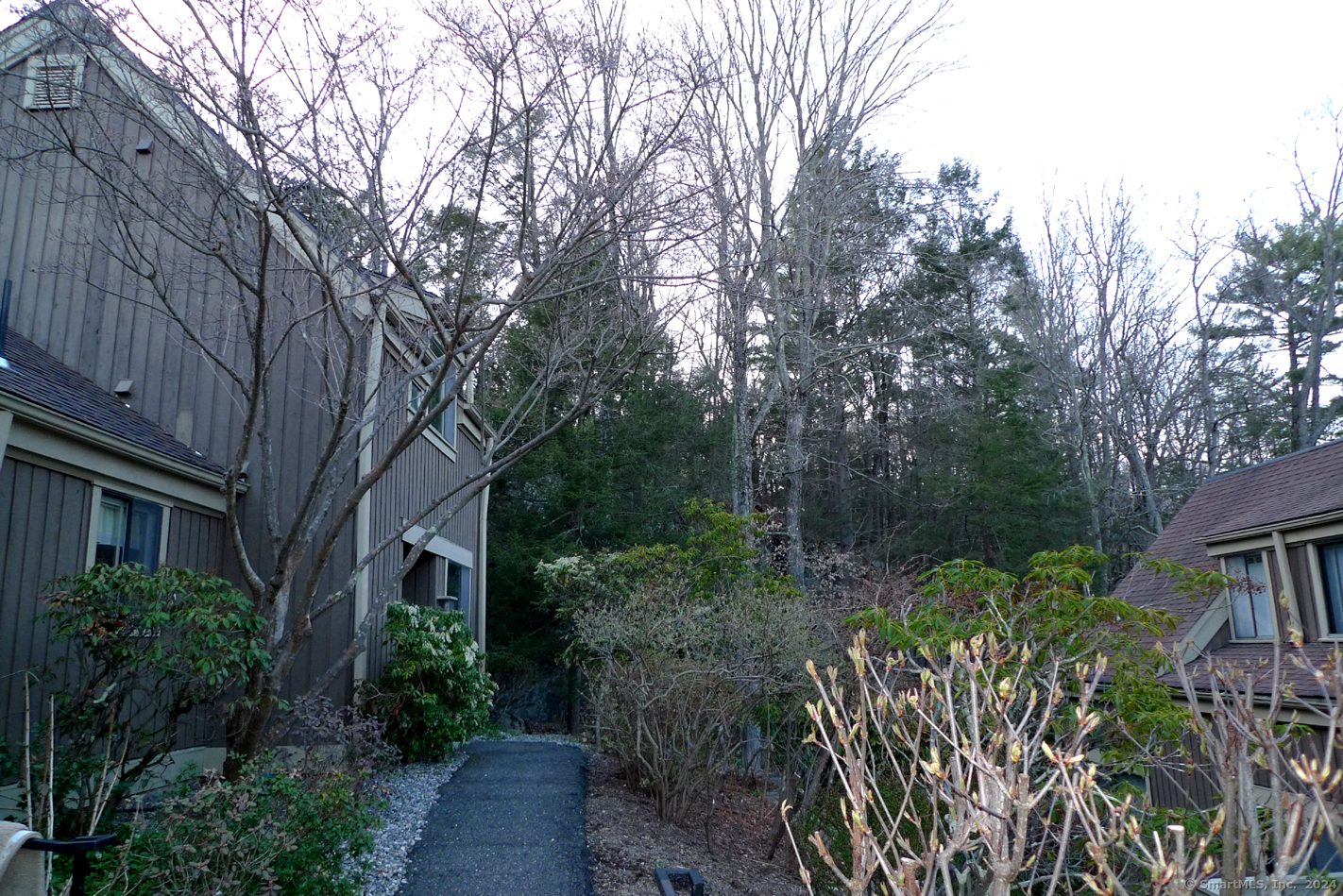 Rental Property at Heritage Village B, Southbury, Connecticut - Bedrooms: 2 
Bathrooms: 2 
Rooms: 5  - $2,500 MO.