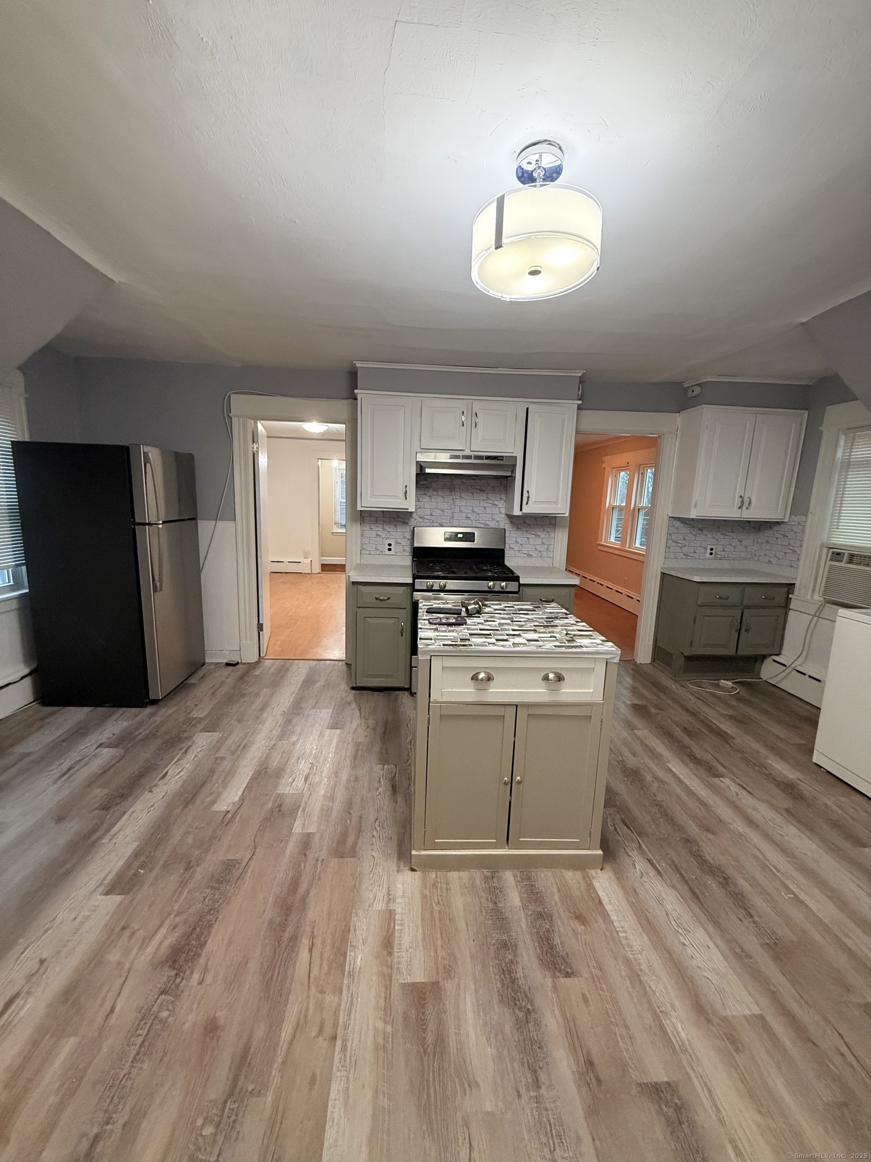 Rental Property at Highland Avenue 2, Waterbury, Connecticut - Bedrooms: 1 
Bathrooms: 1 
Rooms: 5  - $1,300 MO.