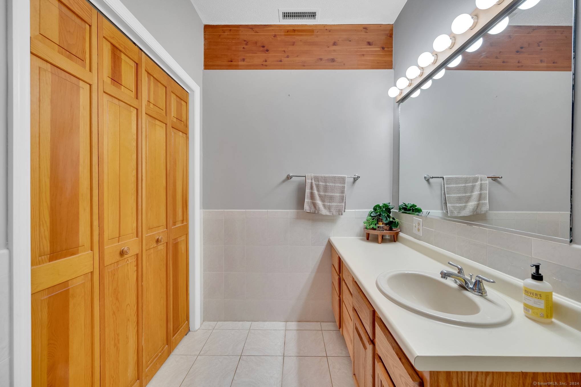 1691 Norwich New London Turnpike #E2, Montville, Connecticut image 18