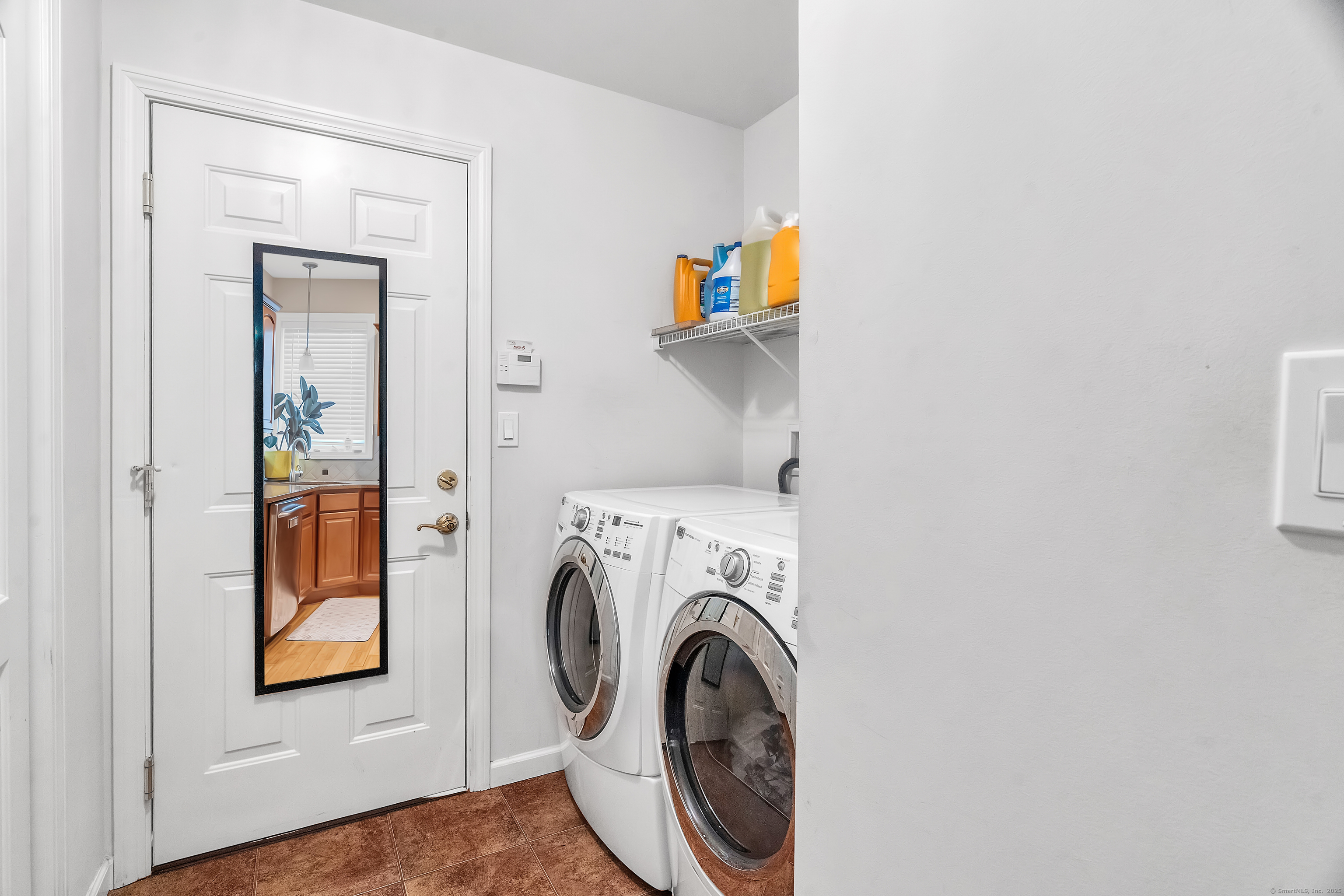 Bloomfield, Connecticut 06002, United States, 4 Bedrooms Bedrooms, ,3 BathroomsBathrooms,Residential,Pending,141685