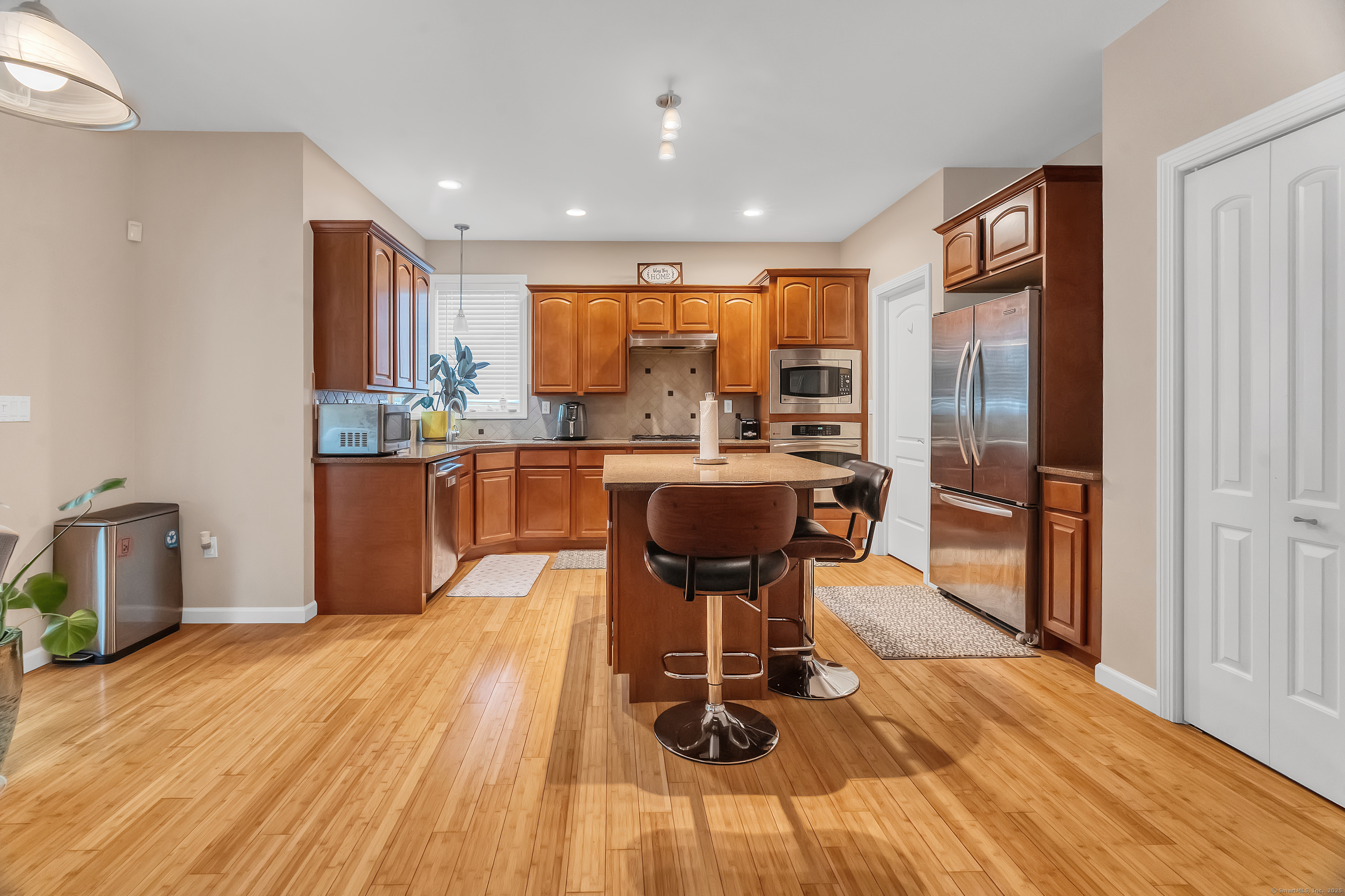 Bloomfield, Connecticut 06002, United States, 4 Bedrooms Bedrooms, ,3 BathroomsBathrooms,Residential,Pending,141685