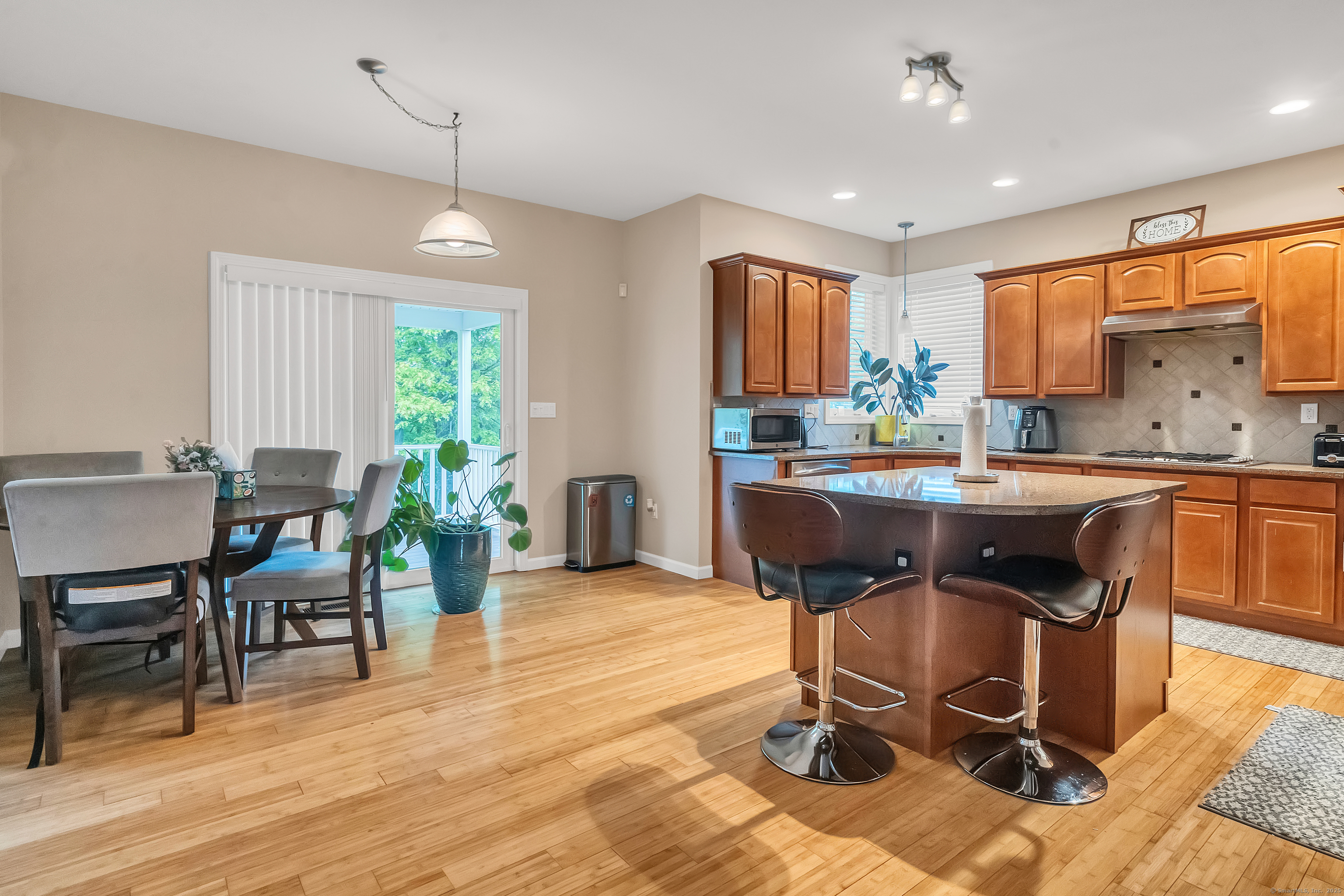 Bloomfield, Connecticut 06002, United States, 4 Bedrooms Bedrooms, ,3 BathroomsBathrooms,Residential,Pending,141685