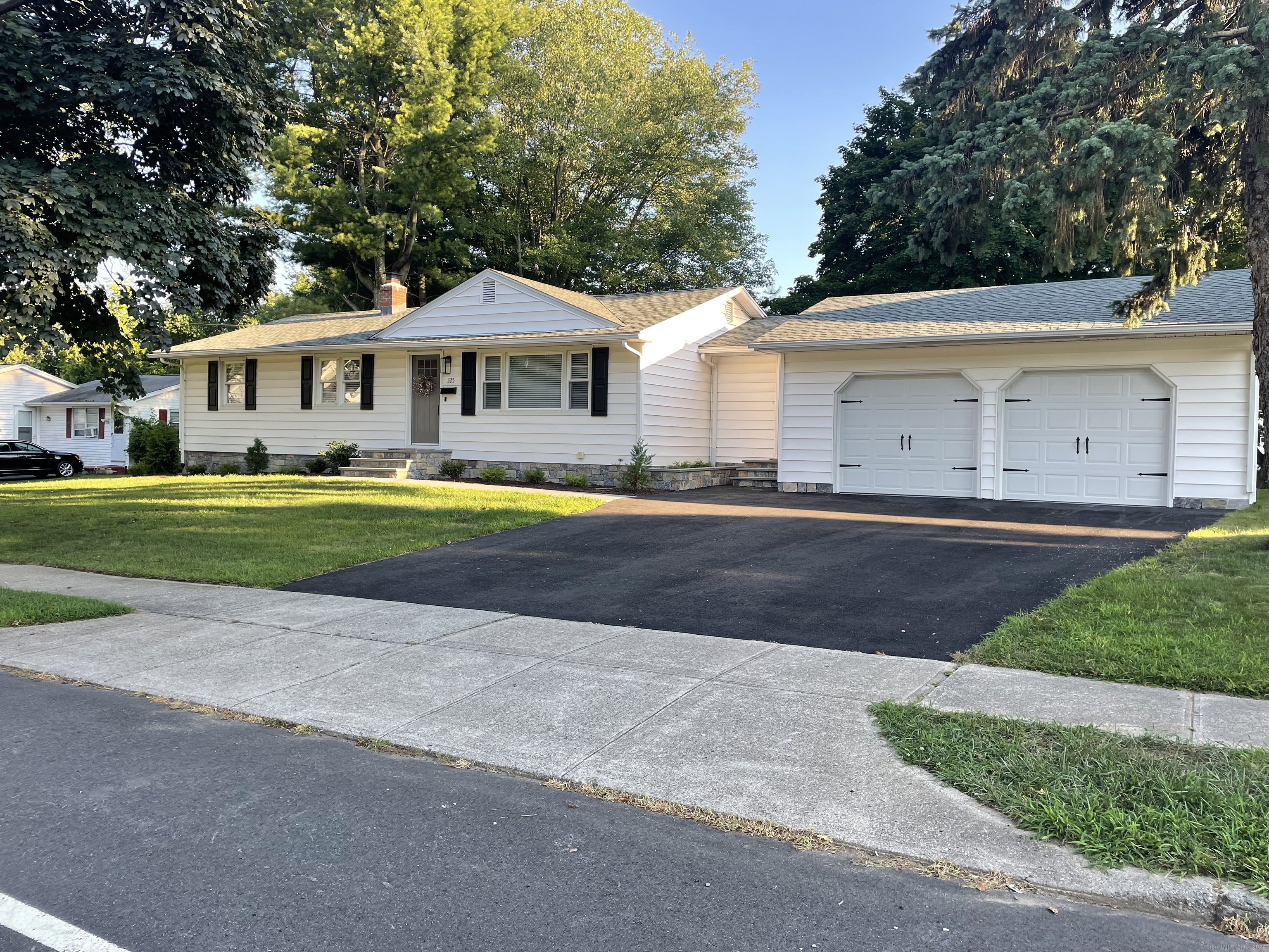 Property for Sale at 325 Pond Point Avenue, Milford, Connecticut - Bedrooms: 3 
Bathrooms: 2 
Rooms: 6  - $649,000