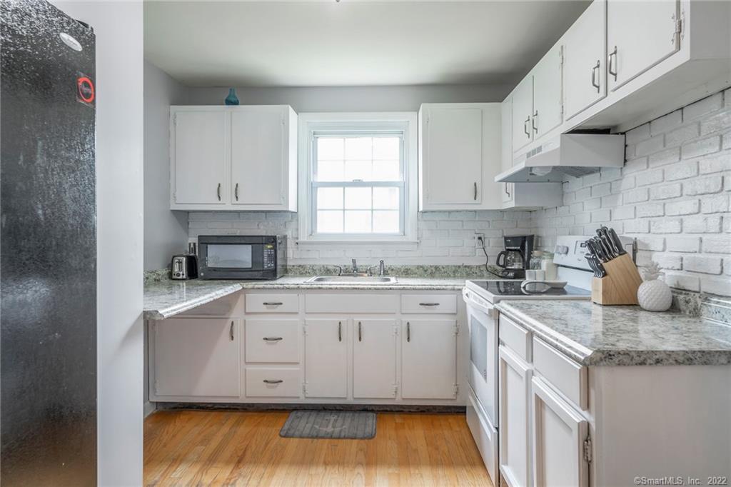 76 Chidsey Drive, North Branford, Connecticut image 7