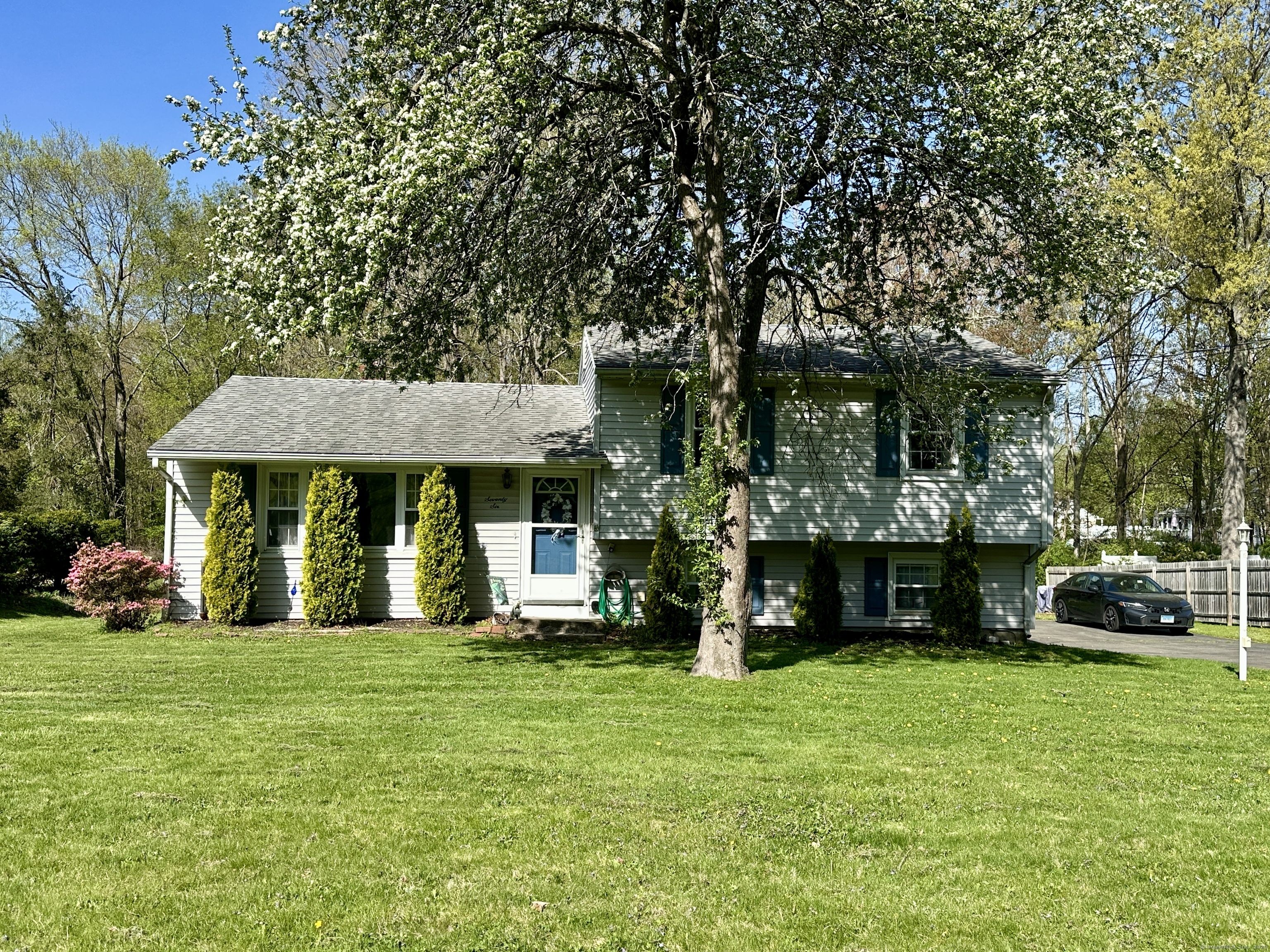 76 Chidsey Drive, North Branford, Connecticut image 1