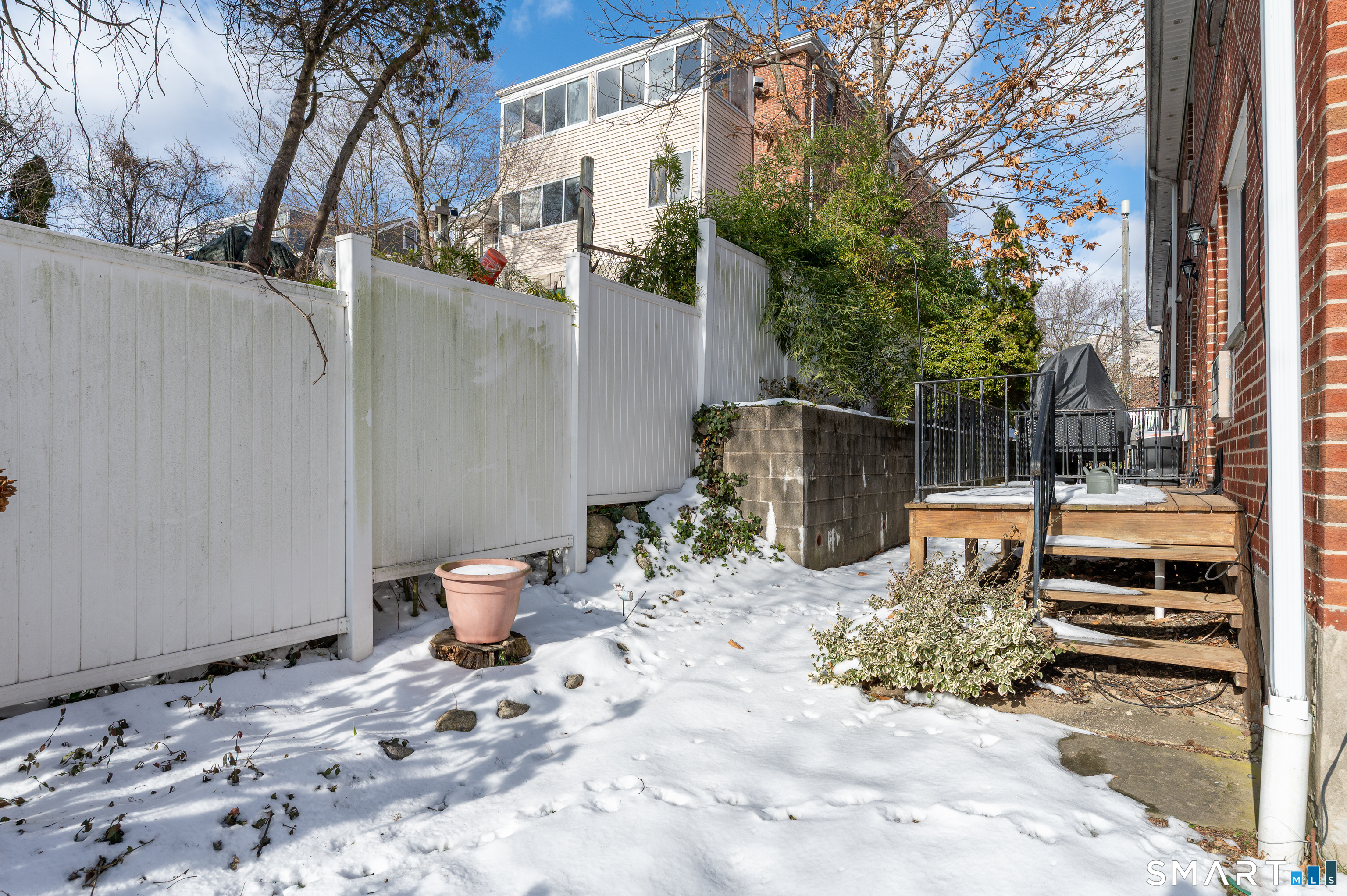 240 Wardwell Street APT 26