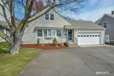 Photo of 304 Huntington Road, Stratford, CT 06614 (MLS # 24159449)