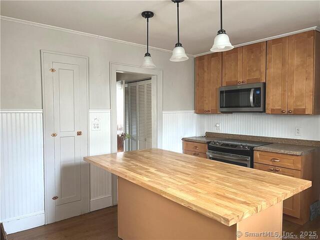 Bethel, Connecticut 06801, United States, 4 Bedrooms Bedrooms, ,2 BathroomsBathrooms,Residential,Active,88575