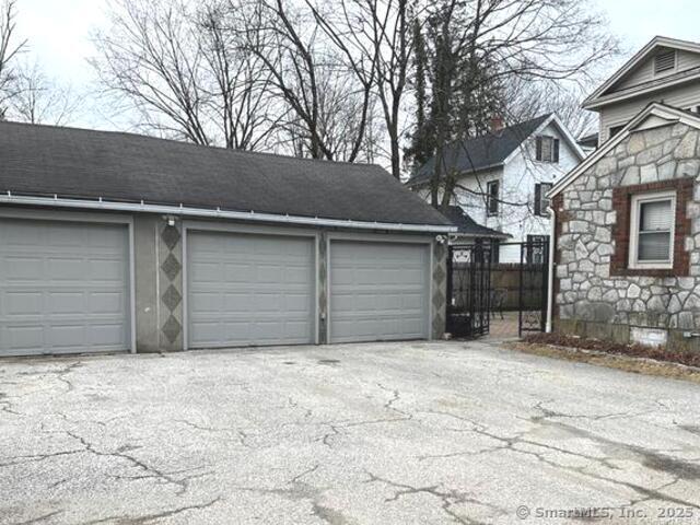 Bethel, Connecticut 06801, United States, 4 Bedrooms Bedrooms, ,2 BathroomsBathrooms,Residential,Active,88575