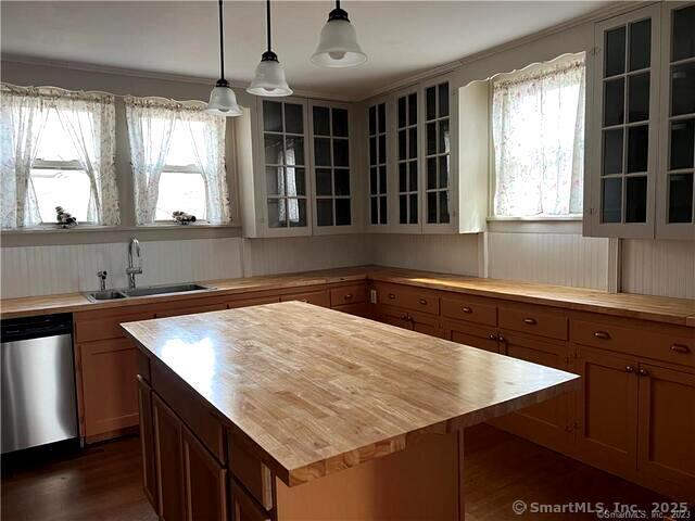 Bethel, Connecticut 06801, United States, 4 Bedrooms Bedrooms, ,2 BathroomsBathrooms,Residential,Active,88575