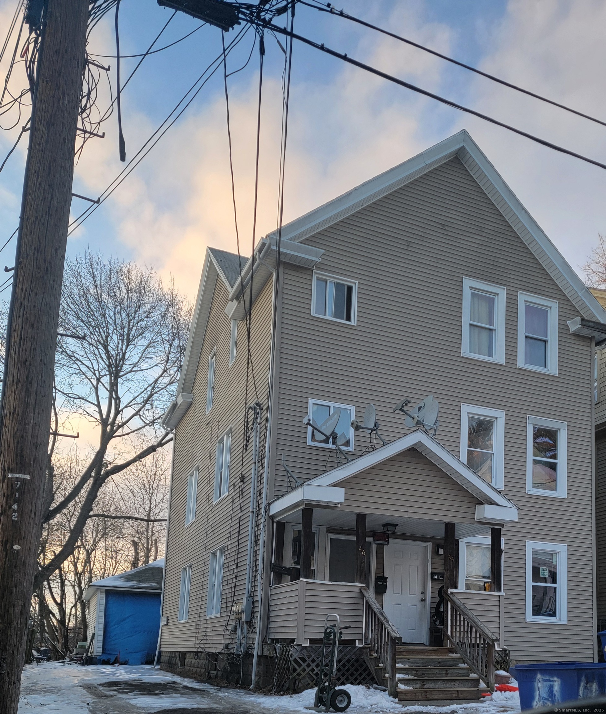 Silver Street 2, Waterbury, Connecticut - 3 Bedrooms  
1 Bathrooms  
6 Rooms - 