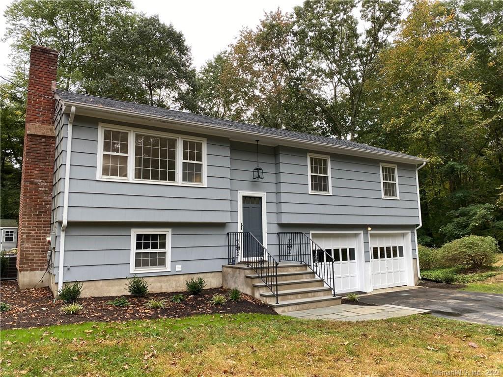 Cherry Lane, Wilton, Connecticut - 3 Bedrooms  
2 Bathrooms  
6 Rooms - 