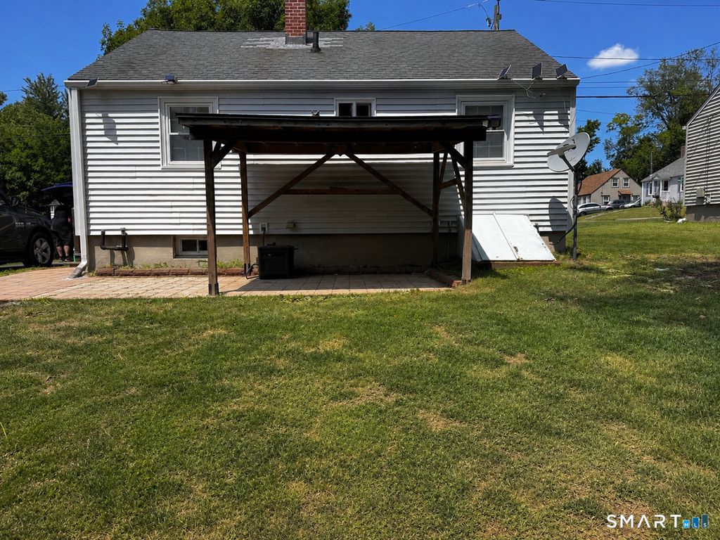 Photo of 41 Bilyue Road, Manchester, CT 06042 (MLS # 24194116)