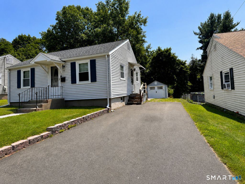 Photo of 41 Bilyue Road, Manchester, CT 06042 (MLS # 24194116)